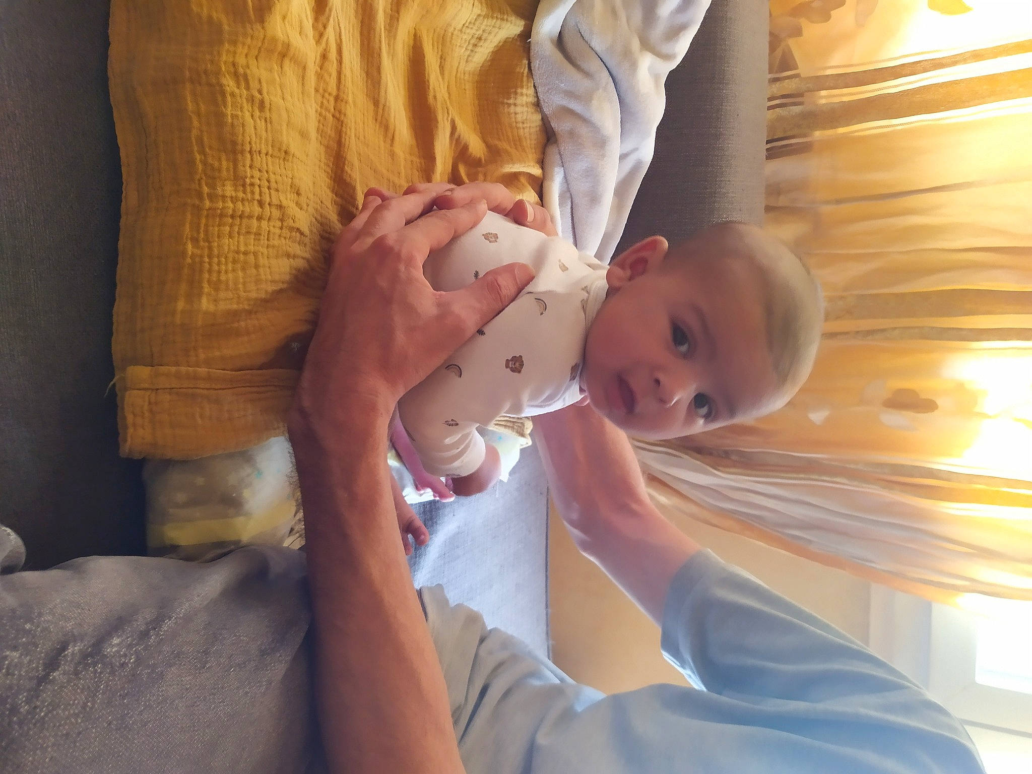 Kelyan a rejoint le concours — aidez-le/la à gagner de superbes lots ! abdomen, baby, baby_products, baby_toddler_clothing, child, comfort, elbow, fun, gesture, happy, nail, person, room, sitting, skin, smile, thumb, toddler, trunk, vacation