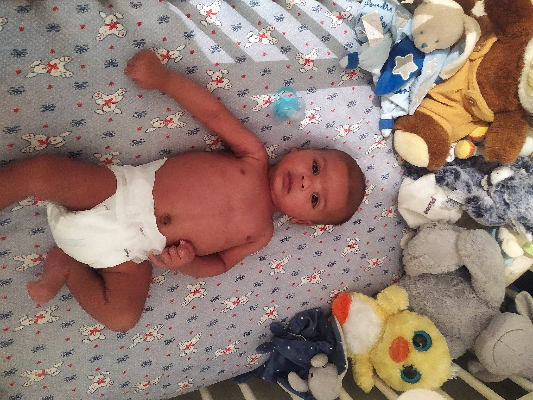 Kelyan a rejoint le concours — aidez-le/la à gagner de superbes lots ! baby, baby_products, baby_sleeping, baby_toddler_clothing, cheek, child, comfort, diaper, eye, face, hand, head, human_body, linens, pattern, person, skin, textile, toddler, toy