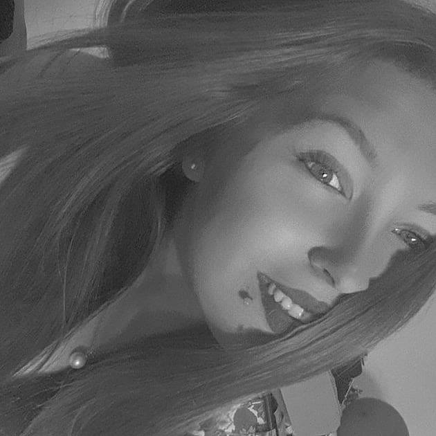 Ludivine Salomez a rejoint le concours — aidez-le/la à gagner de superbes lots ! black_and_white, black_hair, cheek, eye, eyelash, fashion_accessory, flash_photography, happy, headgear, iris, jaw, jewellery, layered_hair, lip, monochrome, monochrome_photography, person, selfie, smile, stock_photography