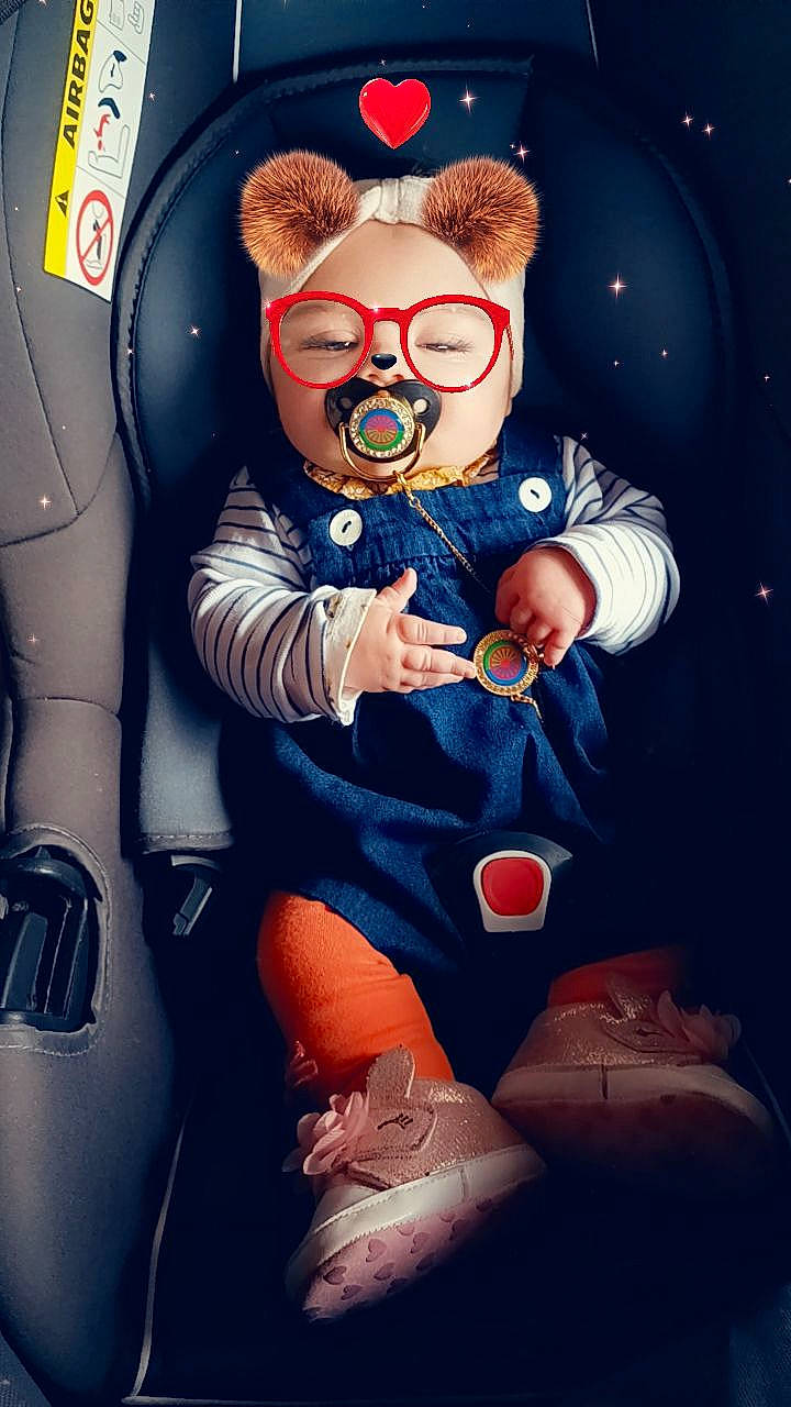 Diana a rejoint le concours — aidez-le/la à gagner de superbes lots ! animated_cartoon, animation, art, car_seat, carmine, cool, electric_blue, fiction, fictional_character, flash_photography, fun, gesture, human_leg, humour, illustration, person, sitting