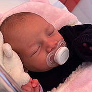 Mencya participe au concours pour gagner de l'argent avec cette photo : baby, blanket, child, closeup, clothing, cozy, cute, face, hand, indoors, infant, newborn, pacifier, peaceful, person, pink, portrait, rest, sleeping, soft