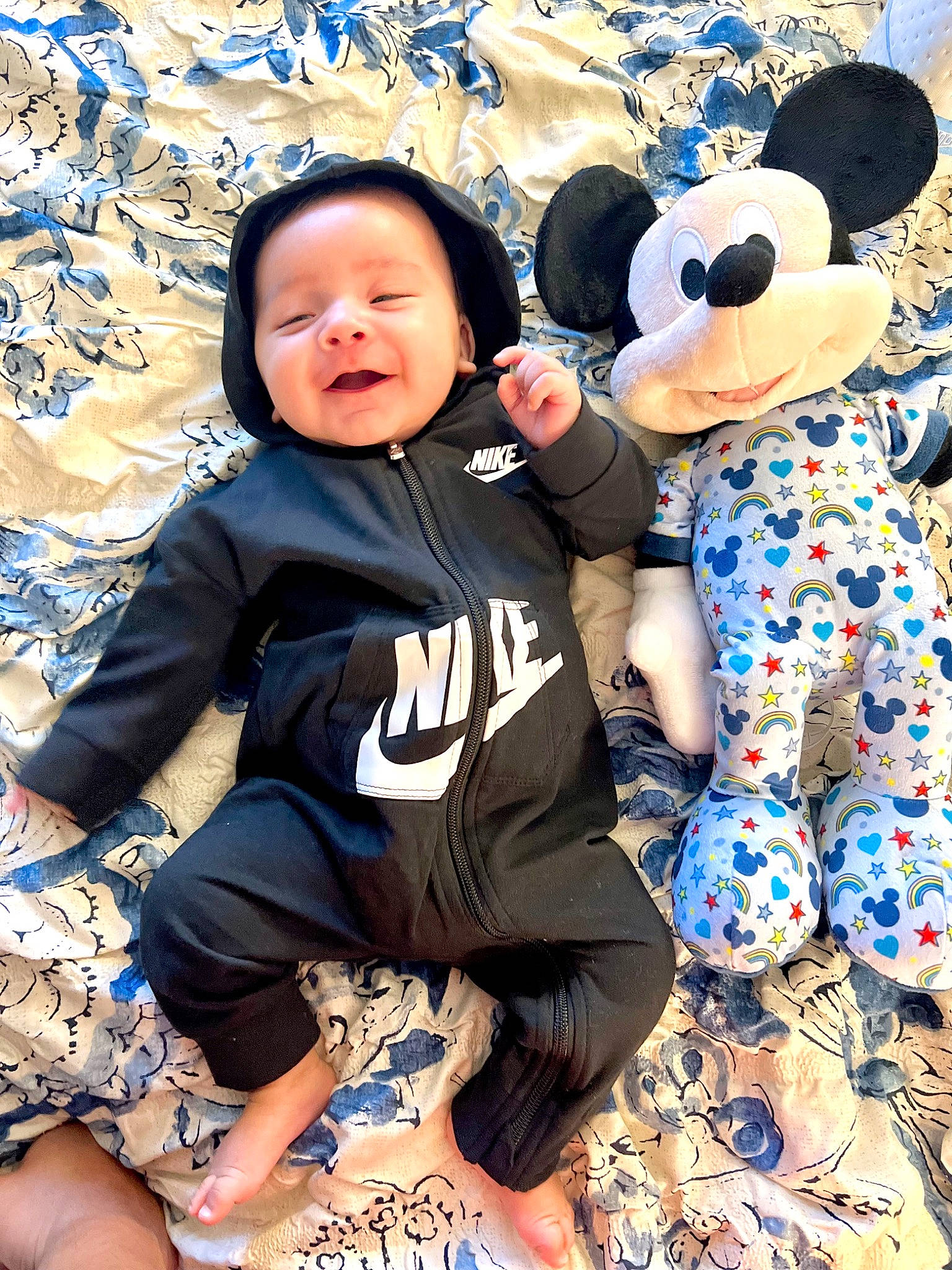 Gabriel is registered to the contest to win money with this photo: baby, baby_toddler_clothing, blue, child, fun, fur, happy, head, human, leisure, pattern, people_in_nature, person, sitting, sleeve, smile, stuffed_toy, textile, toddler, toy