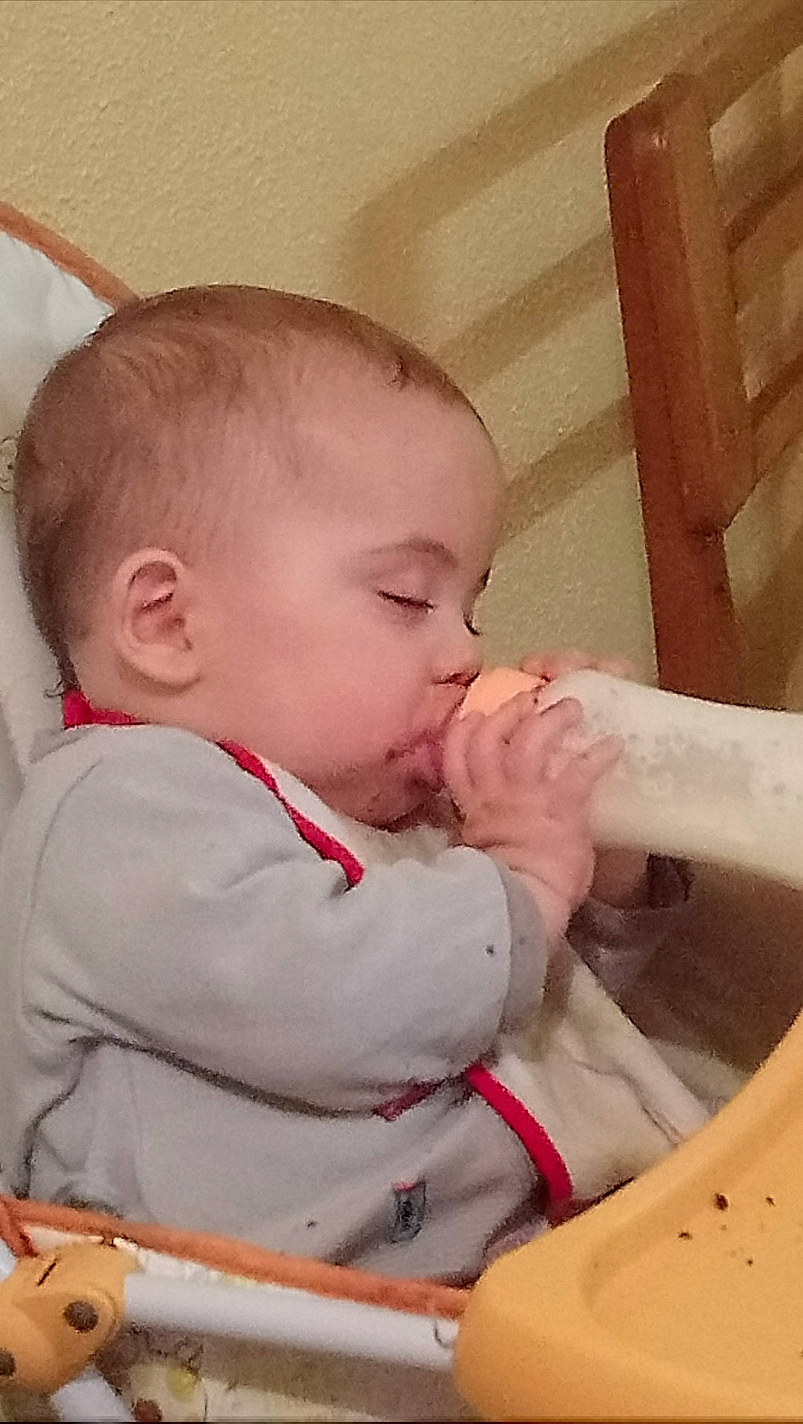 Lhyam participe au concours pour gagner de l'argent avec cette photo : bedtime, cheek, child, ear, eye, finger, forehead, hand, head, infant, mouth, nose, person, product, skin, sleep, thumb, toddler