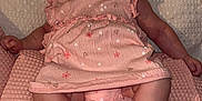 Rubby a rejoint le concours — aidez-le/la à gagner de superbes lots ! baby, sleeping, pink, headband, bow, dress, blanket, socks, fluffy, cute, infant, child, soft, rest, peaceful, toddler, textile, fabric, indoors, person