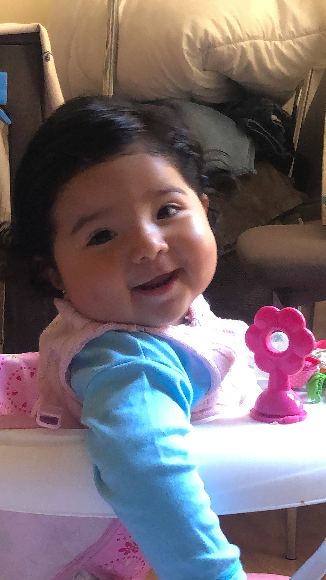 Claudia participe au concours pour gagner de l'argent avec cette photo : baby, baby_toddler_clothing, cheek, child, comfort, eye, facial_expression, fun, happy, head, joy, leisure, nose, people, person, sitting, skin, smile, textile, toddler