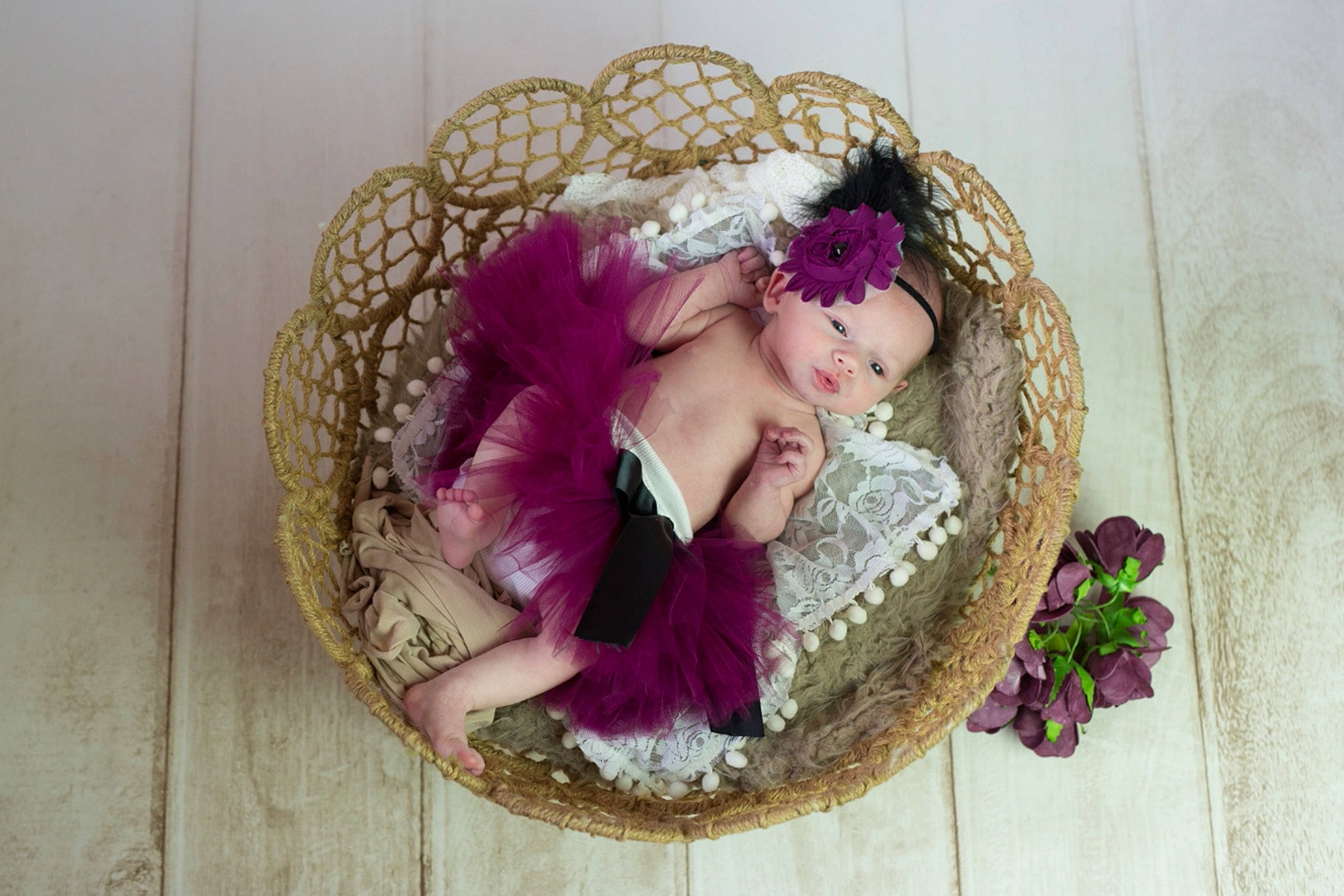 Octavia a rejoint le concours — aidez-le/la à gagner de superbes lots ! baby, baby_toddler_clothing, bedtime, comfort, costume_accessory, cut_flowers, embellishment, hair_accessory, headwear, love, nap, person, petal, pink, purple, sleep, violet