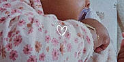 Kéren-Sophie a rejoint le concours — aidez-le/la à gagner de superbes lots ! baby, pacifier, blanket, floral_pattern, close_up, infant, child, sleepwear, soft_texture, cute, cozy, warm, portrait, side_view, hand, bracelet, indoors, young_child, comfort, love