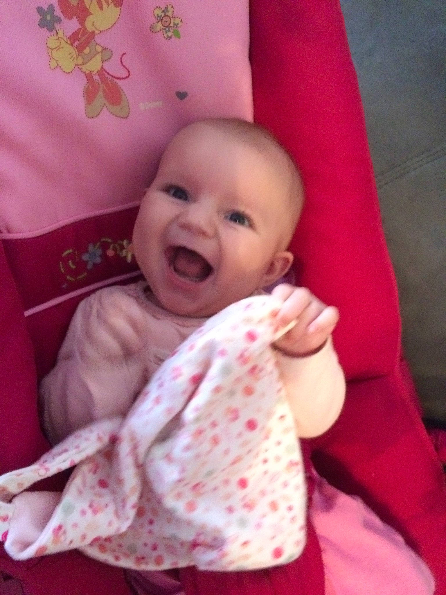 Gabrielle participe au concours pour gagner de l'argent avec cette photo : baby, cheek, child, face, facial_expression, head, lip, mouth, person, pink, skin, smile, toddler