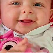 Lynne participe au concours pour gagner de l'argent avec cette photo : baby, infant, smiling, face, blue_eyes, plush_toy, pink, white_clothing, close_up, phone_screen, user_interface, app_icons, time_display, weather_icon, hand, portrait, child, cute, happy, indoor