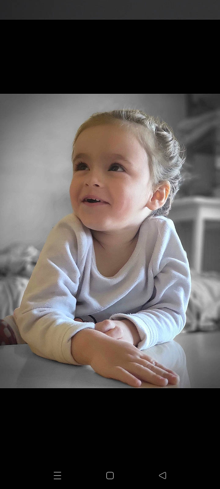 Sylia participe au concours pour gagner de l'argent avec cette photo : baby, baby_toddler_clothing, cheek, child, comfort, elbow, eye, flash_photography, flooring, fun, gesture, happy, iris, joy, lip, mouth, nose, person, skin, sleeve