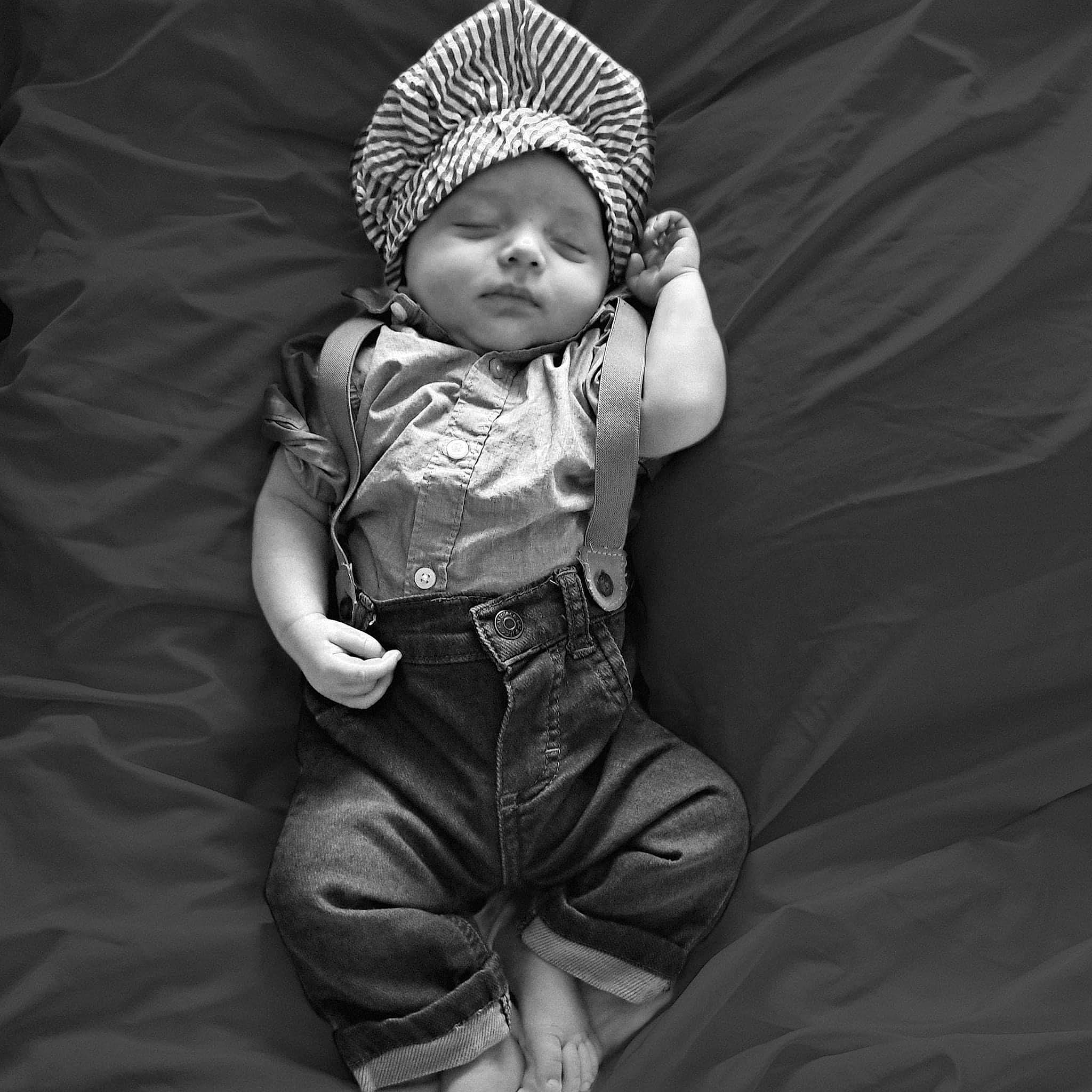 Jase is registered to the contest to win money with this photo: baby, baby_toddler_clothing, black_and_white, cap, child, comfort, flash_photography, fun, gesture, happy, head, headpiece, headwear, human_body, human_leg, monochrome, monochrome_photography, person, sitting, sleeve