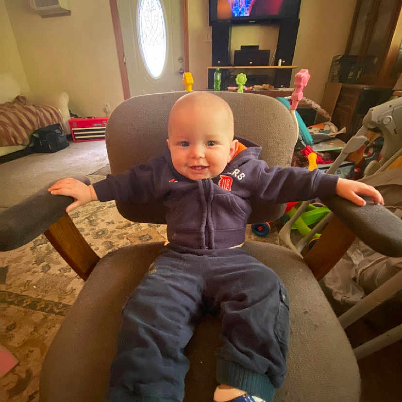 Amiri is registered to the contest to win money with this photo: architecture, building, clothing, computerhardware, couch, electronics, face, furniture, hardware, head, indoors, livingroom, monitor, pants, person, photography, portrait, room, screen, tv