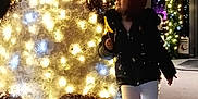 Dominika a rejoint le concours — aidez-le/la à gagner de superbes lots ! bear, child, city, decoration, display, festive, footwear, hat, holding, holiday, illumination, jacket, lights, night, outdoor, sidewalk, smiling, toy, walking, winter_clothing