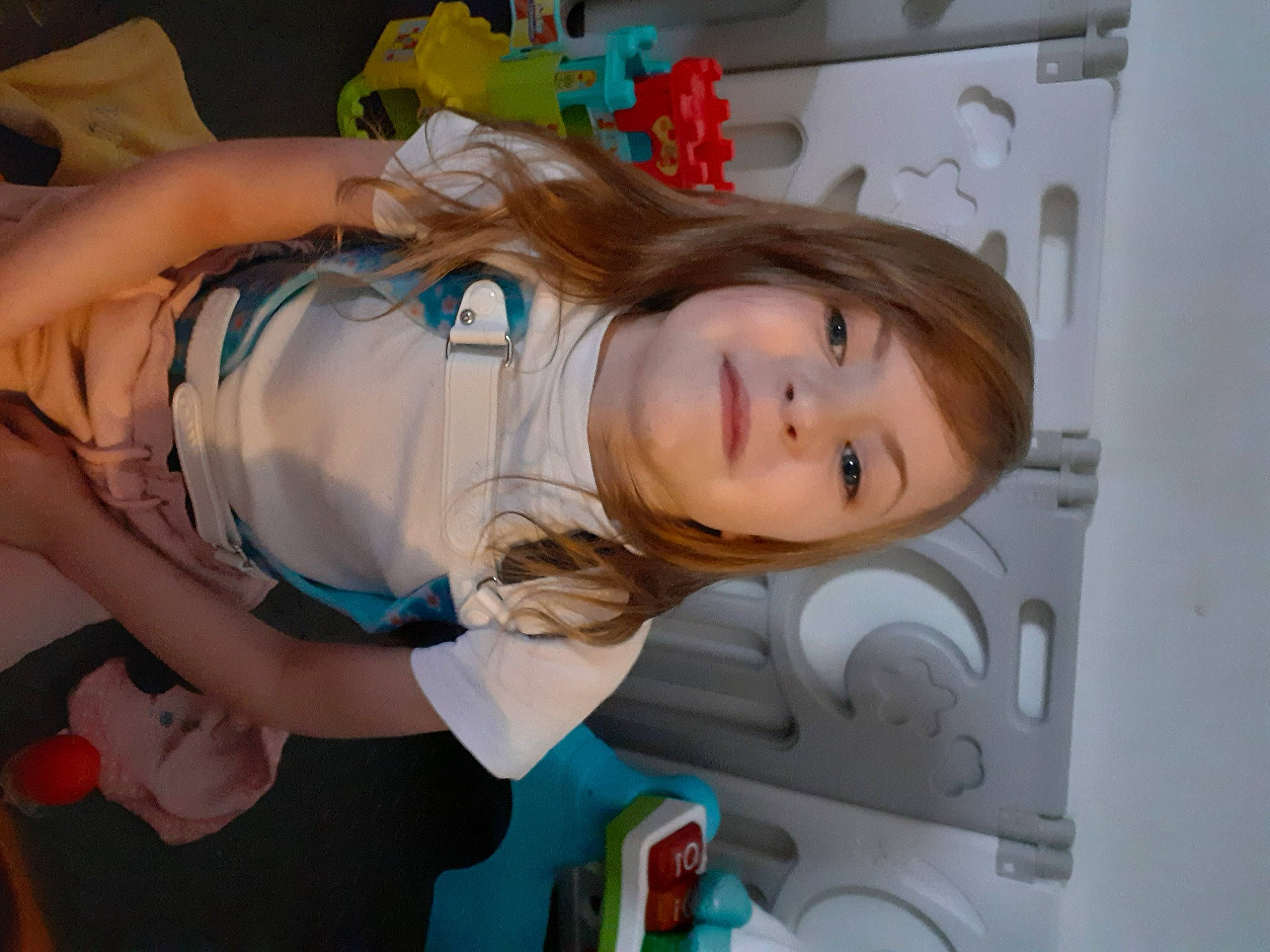 Emy participe au concours pour gagner de l'argent avec cette photo : baby, baby_products, child, costume, event, fun, hair_coloring, happy, party, person, room, smile, toddler