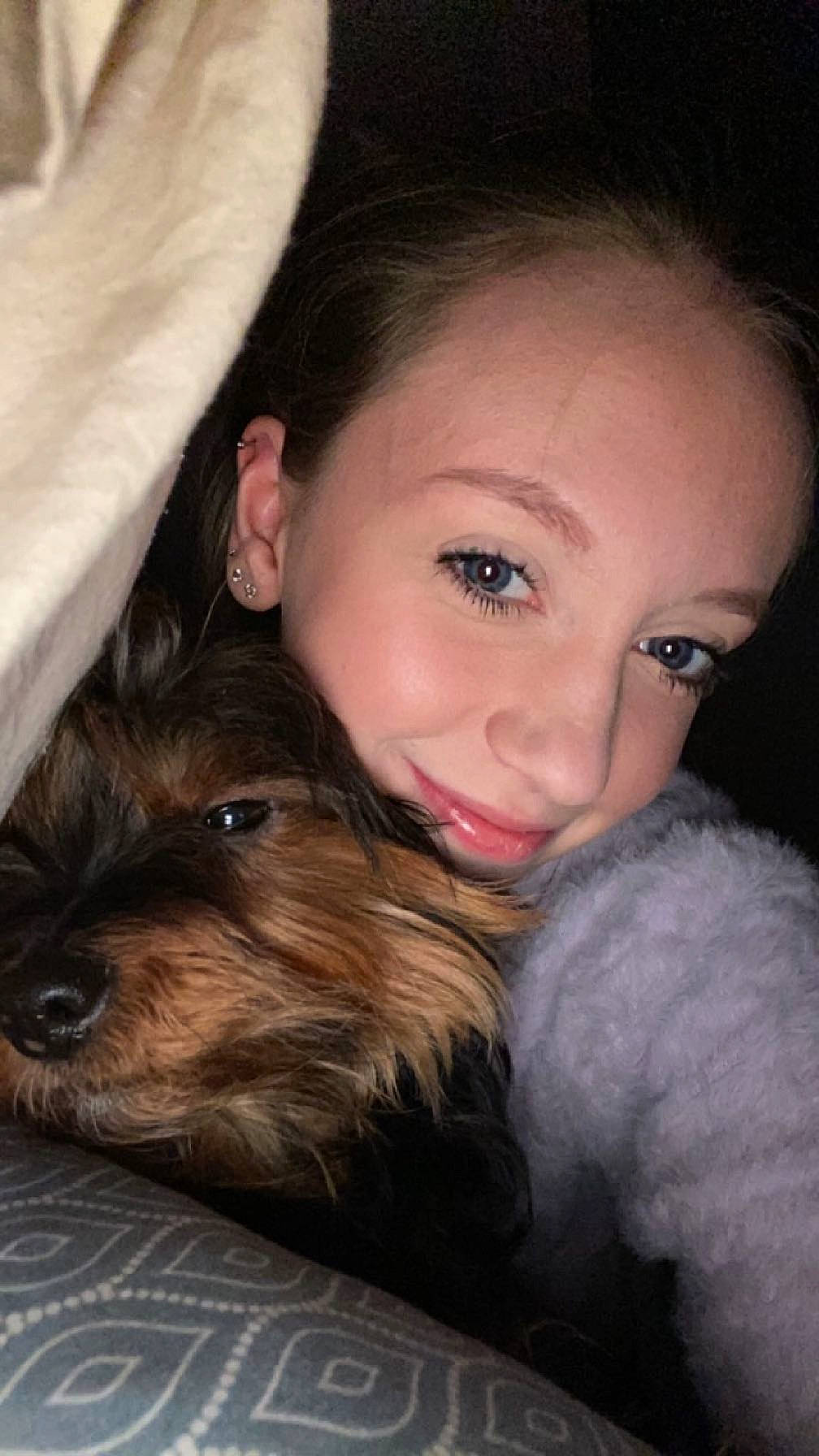 Misty a rejoint le concours — aidez-le/la à gagner de superbes lots ! black_hair, carnivore, companion_dog, dog, dog_breed, ear, eye, eyelash, fawn, flash_photography, gesture, happy, head, iris, long_hair, nose, skin, smile, snout, toy_dog