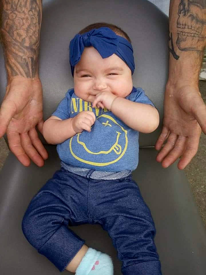 Zerenity is registered to the contest to win money with this photo: arm, baby, child, finger, hand, jeans, joy, leg, person, skin, thumb, toddler