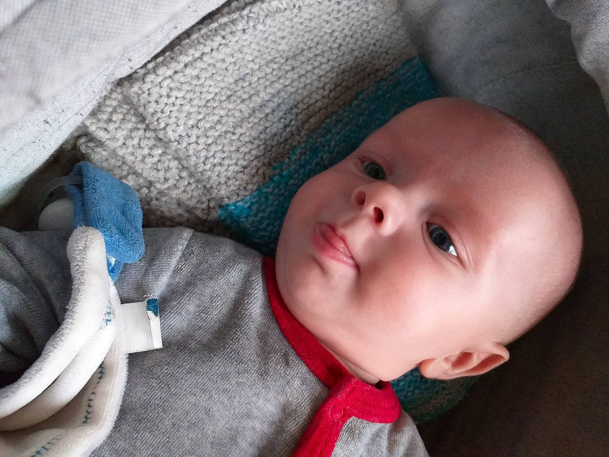 Thiago participe au concours pour gagner de l'argent avec cette photo : baby, baby_toddler_clothing, beauty, cheek, comfort, eye, eyebrow, eyelash, finger, headgear, human, iris, lip, mammal, mouth, nose, person, skin, textile, toddler