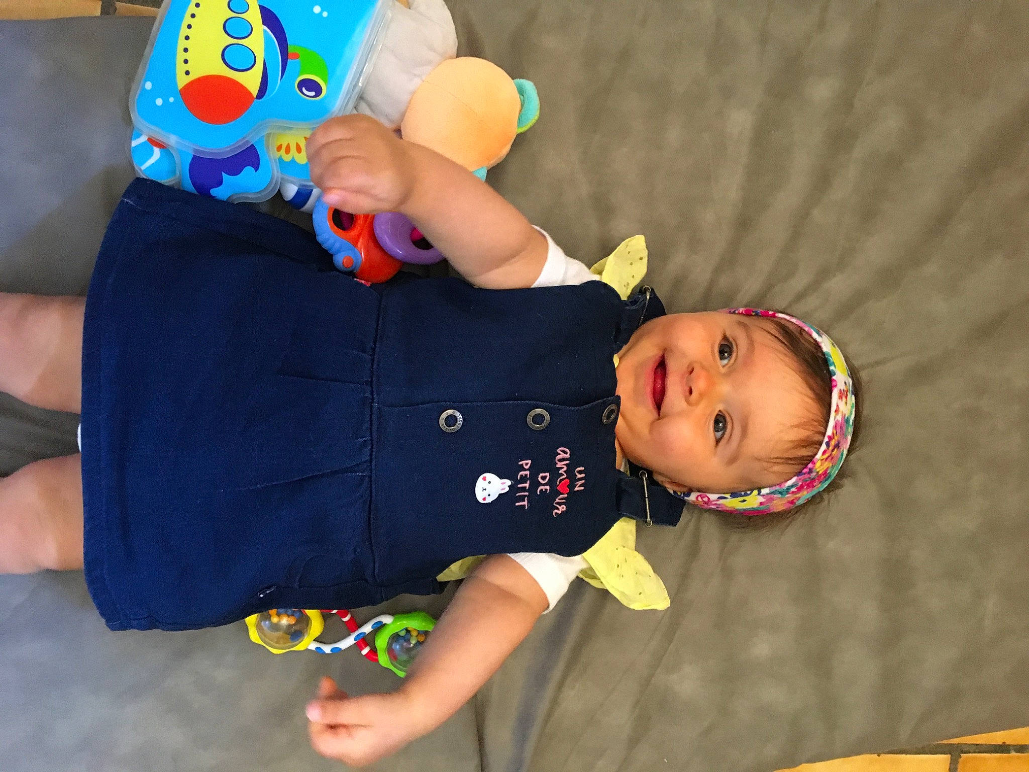 Emma participe au concours pour gagner de l'argent avec cette photo : baby, baby_toys, child, joy, person, play, toddler