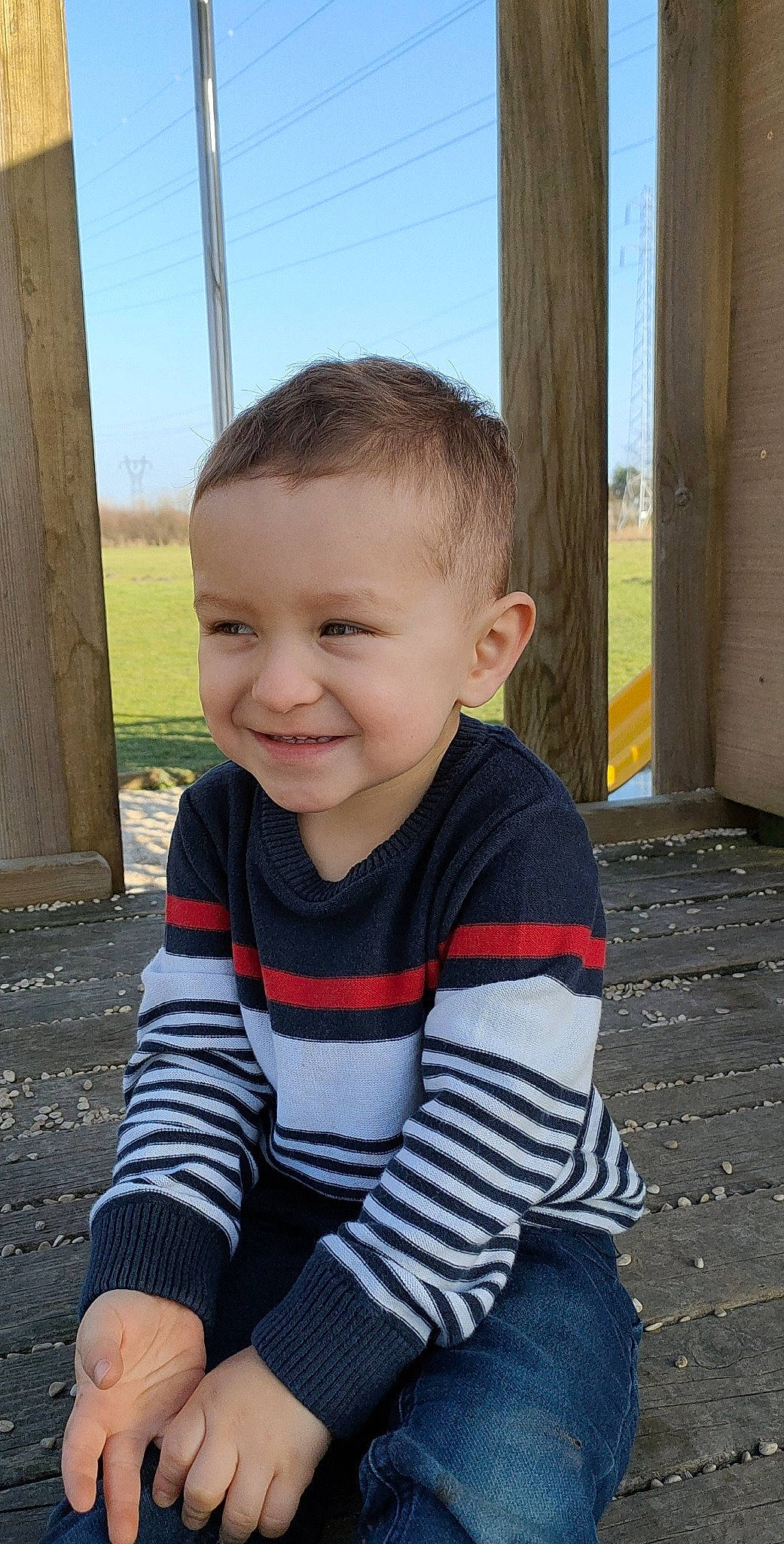 Aaron participe au concours pour gagner de l'argent avec cette photo : baby, baby_toddler_clothing, cheek, child, facial_expression, grass, hairstyle, happy, joy, leisure, lip, nose, person, plant, skin, sky, sleeve, smile, standing, t_shirt