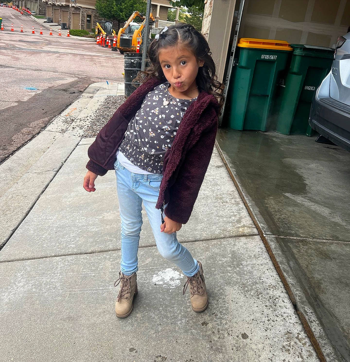 Meah is registered to the contest to win money with this photo: asphalt, bag, city, denim, electric_blue, human_leg, leisure, luggage_and_bags, pattern, pedestrian, person, road, road_surface, sidewalk, sleeve, snapshot, surprise, thigh, tints_and_shades, travel