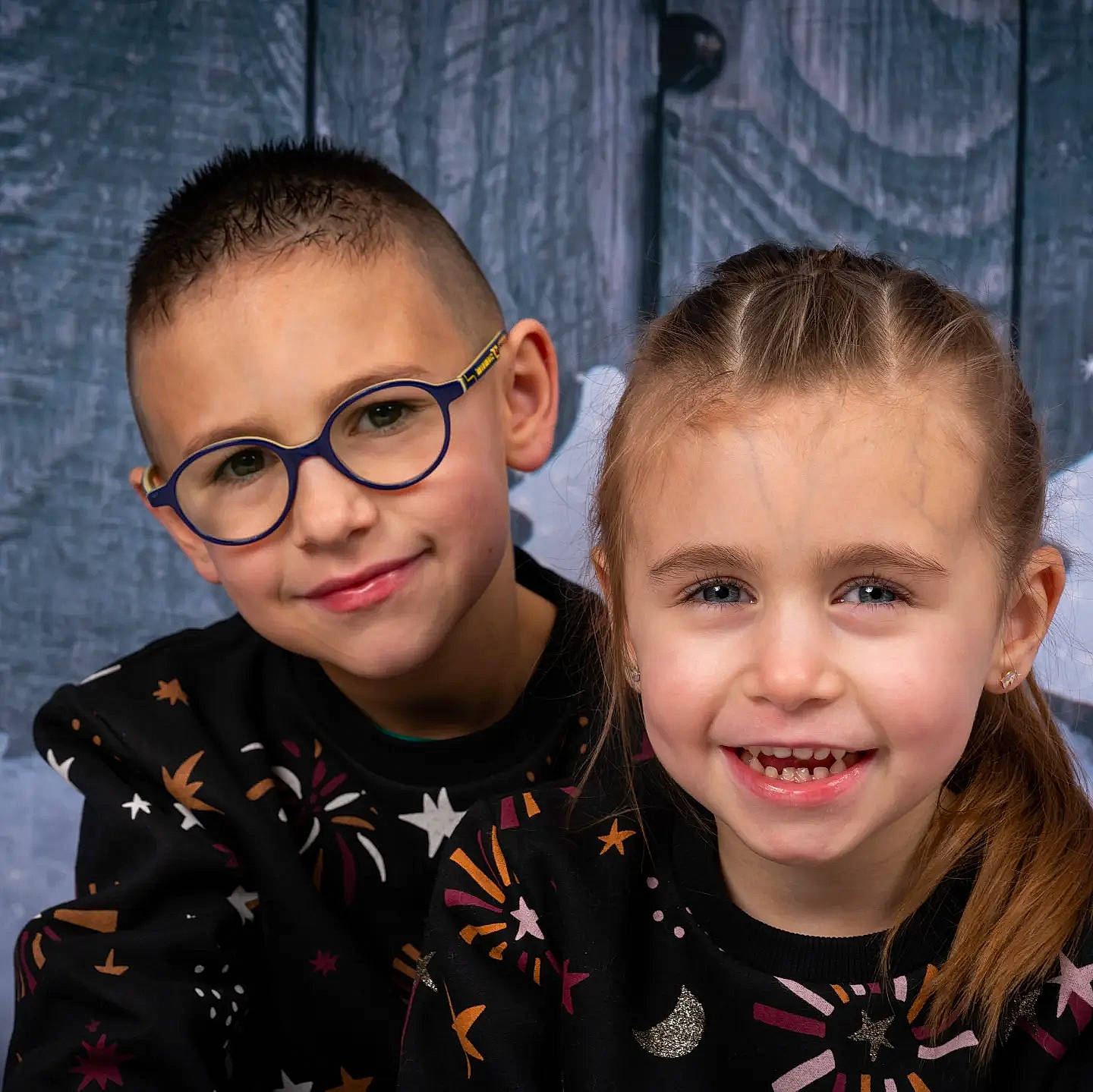 Maëllya participe au concours pour gagner de l'argent avec cette photo : cheek, chin, cool, event, eyebrow, eyewear, flash_photography, forehead, friendship, fun, hairstyle, happy, iris, joy, nose, organ, person, skin, sleeve, smile