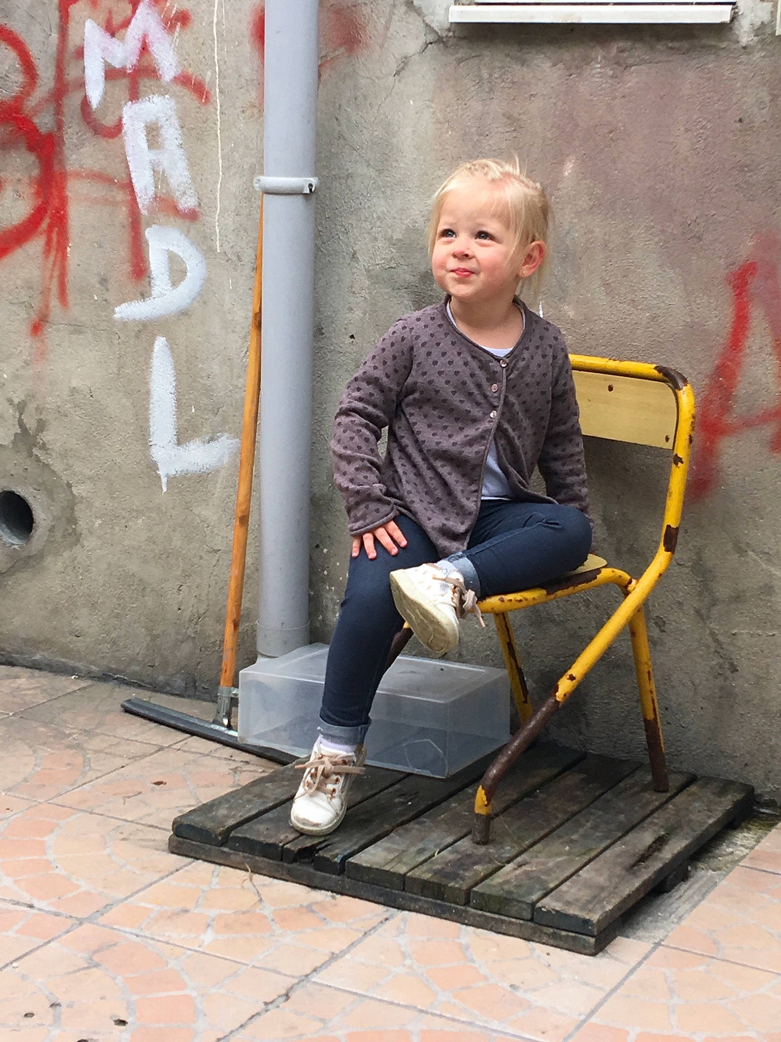 Léana participe au concours pour gagner de l'argent avec cette photo : person, sitting