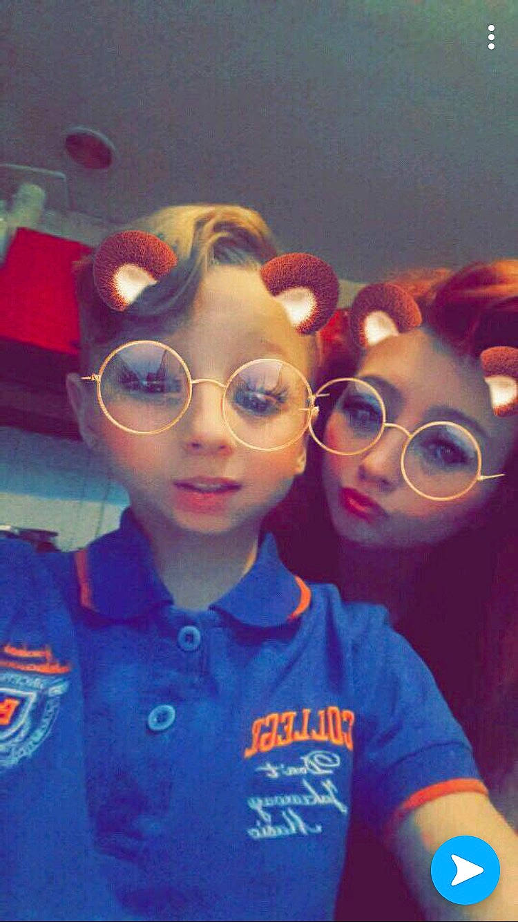 Theo participe au concours pour gagner de l'argent avec cette photo : cool, ear, eyewear, glasses, person, photography, selfie, sunglasses, vision_care