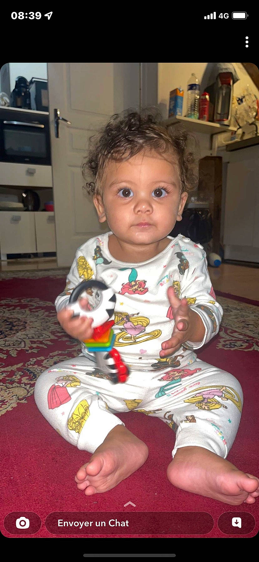 Kélya participe au concours pour gagner de l'argent avec cette photo : baby, baby_toddler_clothing, cabinetry, cheek, child, eye, floor, flooring, fun, head, home_appliance, human_leg, joint, lap, person, sitting, skin, sleeve, standing, thigh