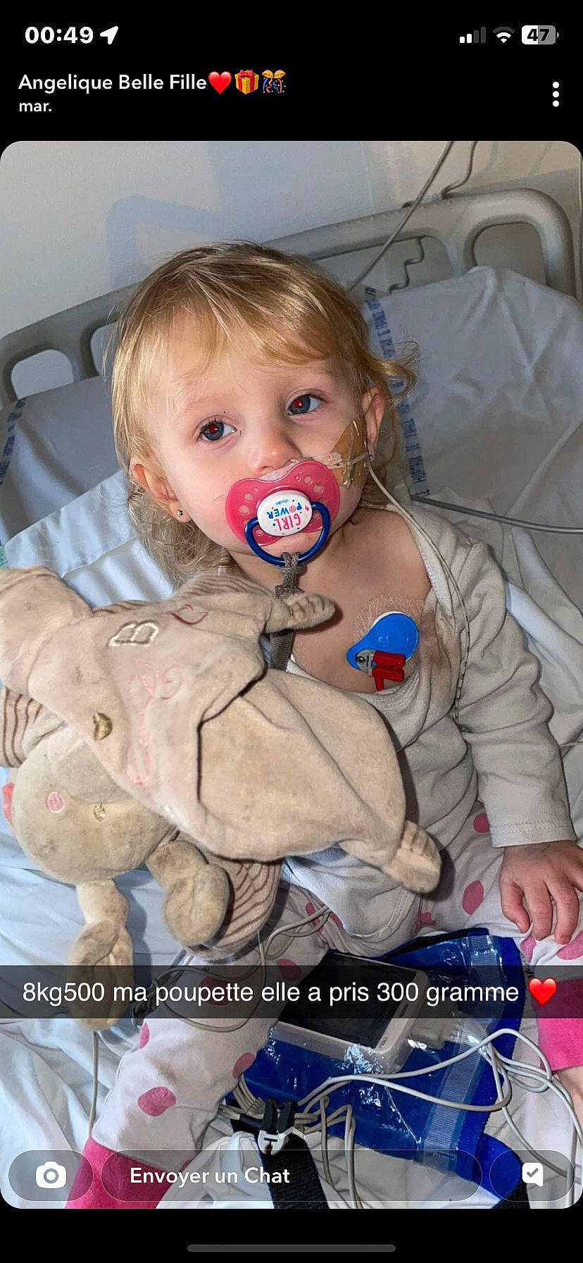 Naëlya participe au concours pour gagner de l'argent avec cette photo : baby, baby_products, baby_toddler_clothing, blond, car_seat, cheek, child, comfort, eyelash, fun, happy, iris, mouth, nose, person, photo_caption, product, sitting, skin, stuffed_toy