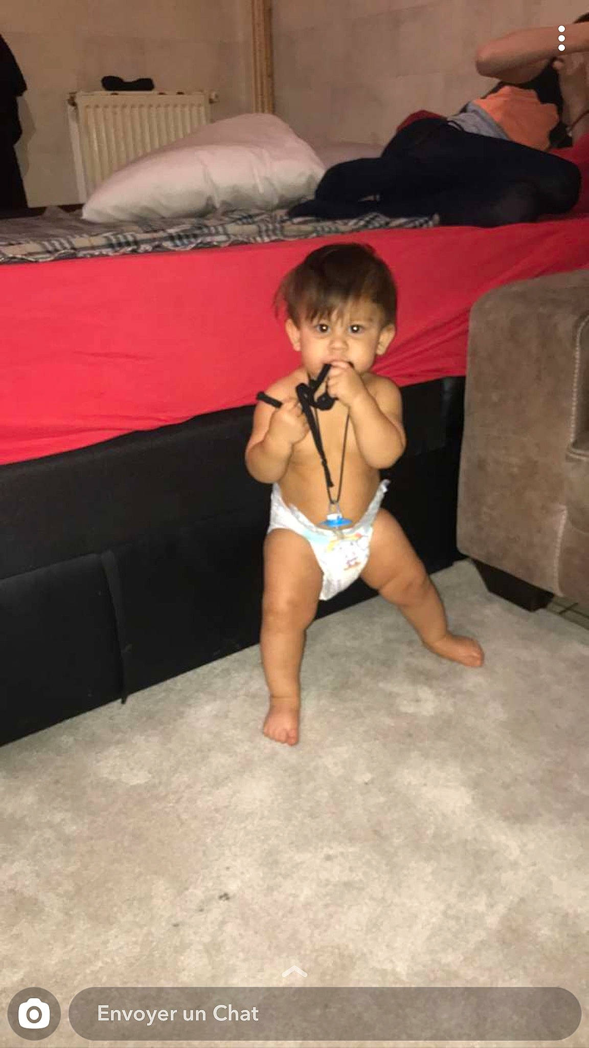 Kaïs a rejoint le concours — aidez-le/la à gagner de superbes lots ! arm, baby, barechested, barefoot, child, fun, human_body, leg, muscle, person, play, room, sitting, skin, smile, thigh, thumb, toddler, vacation