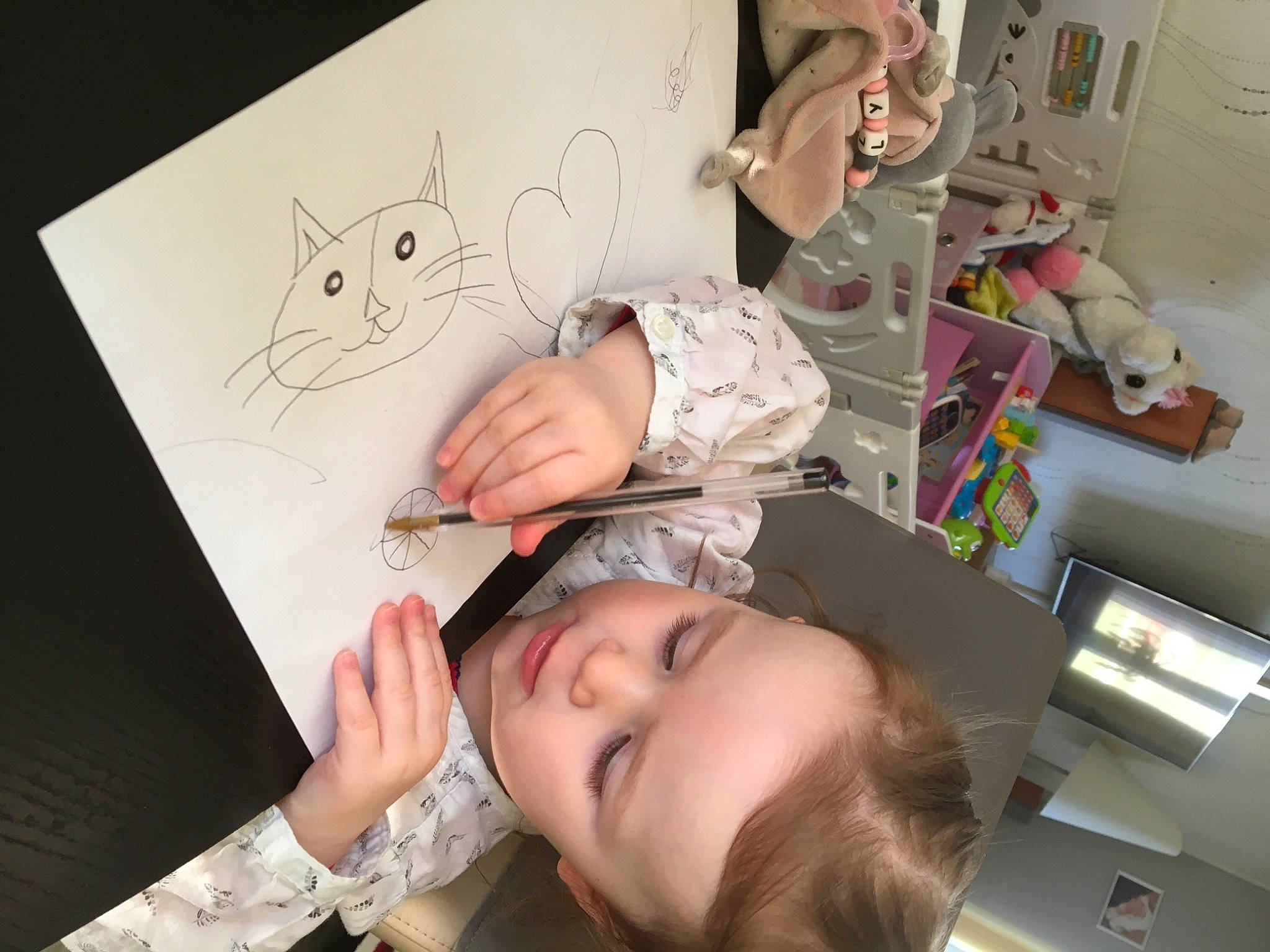 Lyana a rejoint le concours — aidez-le/la à gagner de superbes lots ! art, baby, child, child_art, drawing, eyelash, finger, font, fun, gesture, hand, homework, mammal, mouth, nail, person, room, stationery, toddler, visual_arts