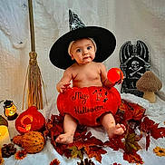Eden a rejoint le concours — aidez-le/la à gagner de superbes lots ! baby, child, halloween, pumpkin, witch_hat, orange, leaves, autumn, decorations, costume, lantern, candle, gourds, holiday, festive, cute, indoor, celebration, seasonal, portrait