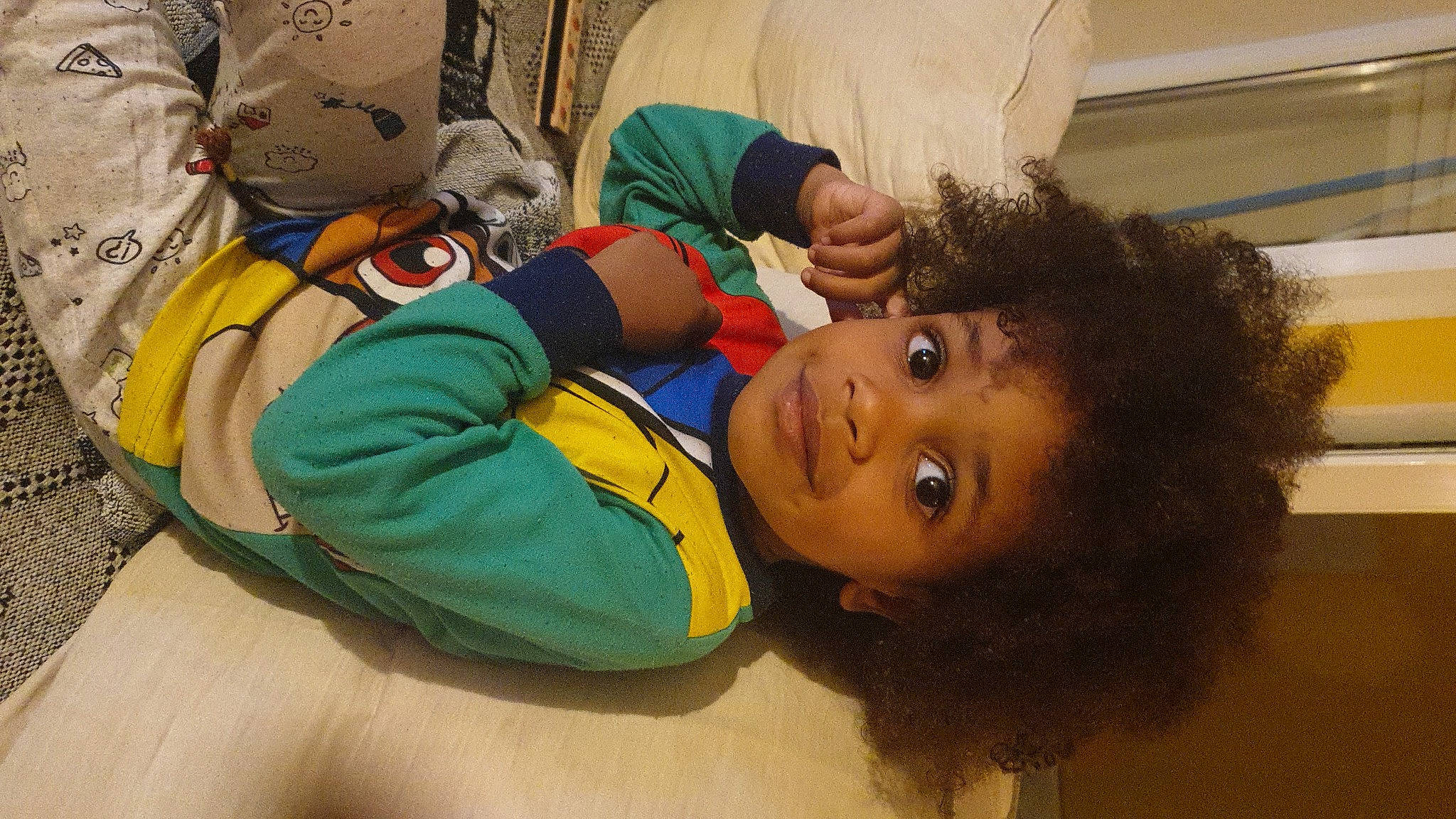 Djanaeh a rejoint le concours — aidez-le/la à gagner de superbes lots ! baby, baby_products, cheek, child, comfort, flooring, fun, happy, leisure, linens, person, play, room, sitting, smile, toddler