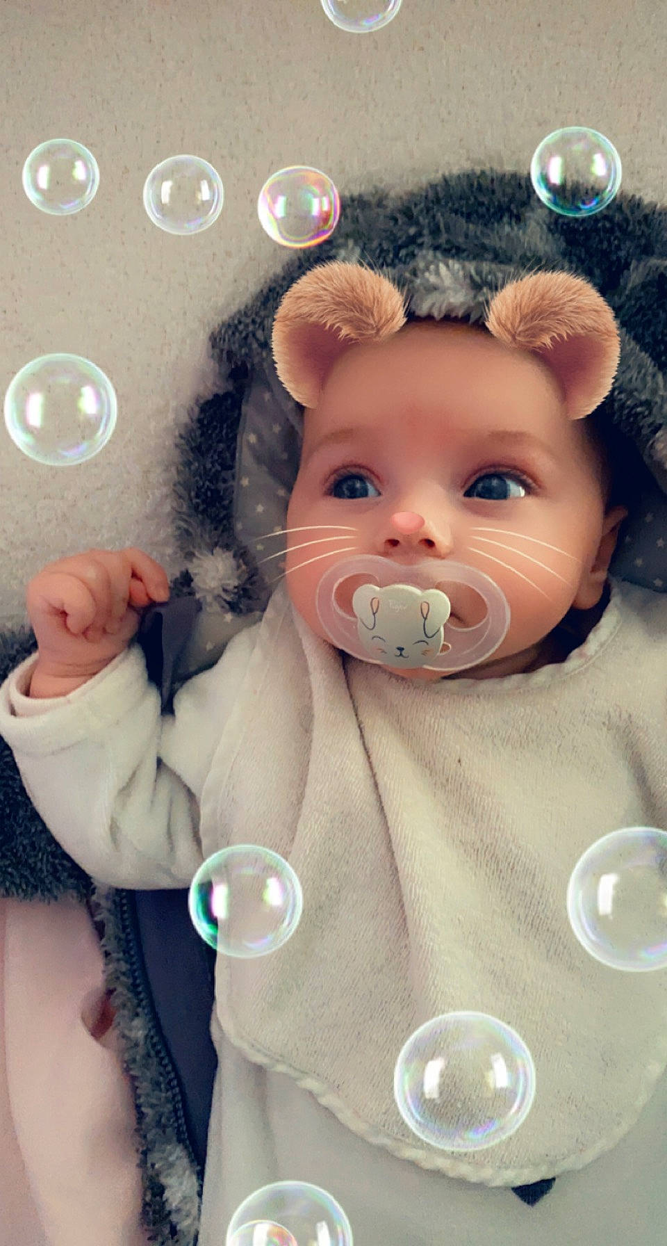 Cloé a rejoint le concours — aidez-le/la à gagner de superbes lots ! cheek, child, doll, dress, ear, eyelash, fawn, fur, gesture, happy, headwear, nose, person, pink, plush, skin, sleeve, snout, stuffed_toy, suidae