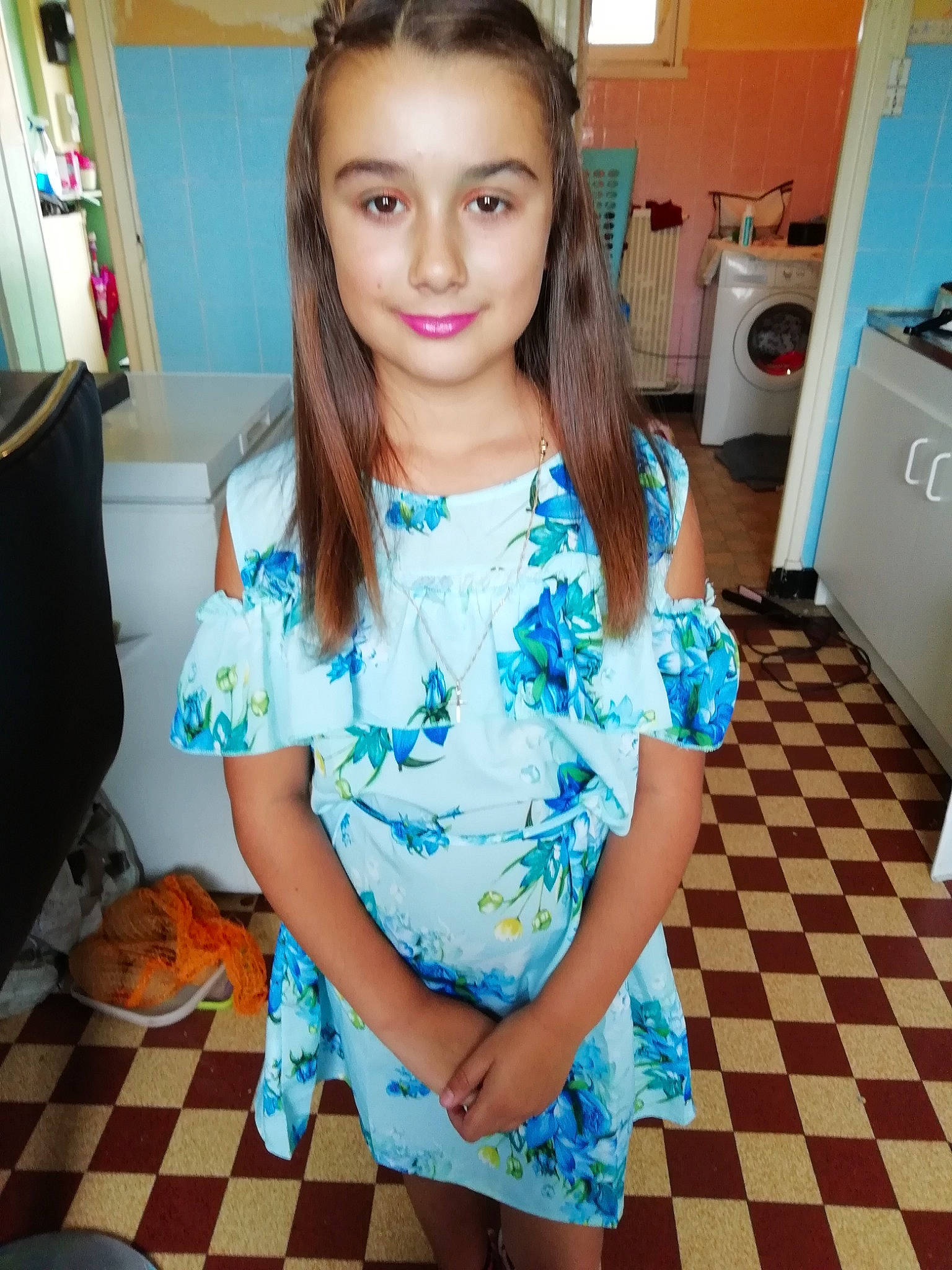 Océane participe au concours pour gagner de l'argent avec cette photo : beauty, blue, brown_hair, child, child_model, clothing, day, girl, hair, hairstyle, human_hair_color, joy, leg, long_hair, pattern, person, product, shoulder, skin, textile