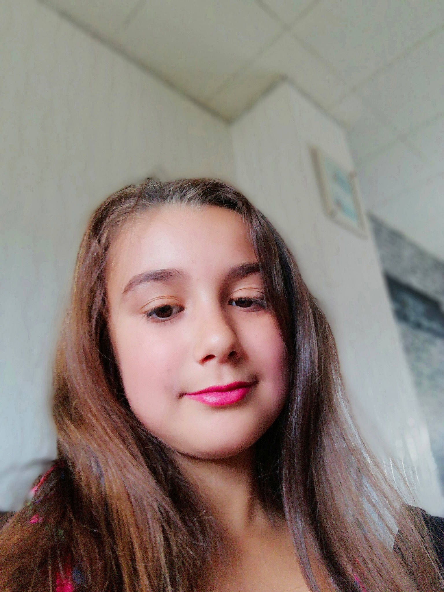 Océane a rejoint le concours — aidez-le/la à gagner de superbes lots ! beauty, brown_hair, cheek, chin, eyebrow, eyelash, forehead, girl, hair_coloring, hairstyle, human_hair_color, joy, lip, long_hair, person, smile