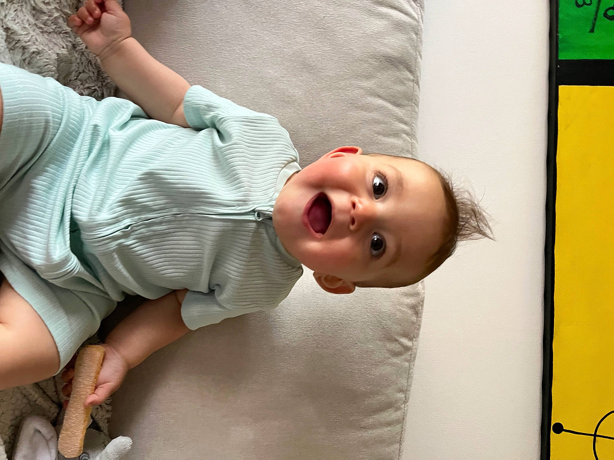 Liam participe au concours pour gagner de l'argent avec cette photo : baby, baby_toddler_clothing, cheek, chest, child, comfort, elbow, eyelash, facial_expression, foot, fun, gesture, happy, lip, mouth, nose, person, skin, sleeve, smile