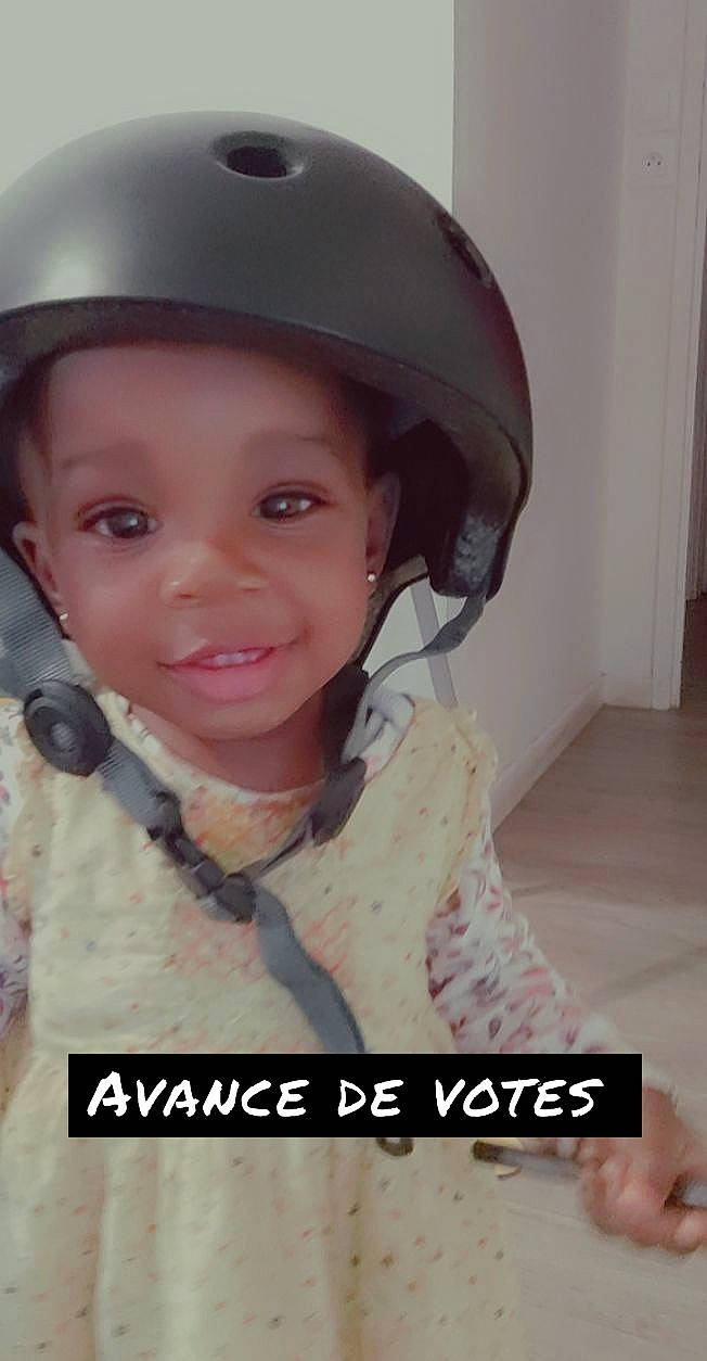 Neyla participe au concours pour gagner de l'argent avec cette photo : cheek, child, cool, electric_blue, equestrian_helmet, fashion_accessory, fun, happy, hard_hat, headgear, helmet, joy, material_property, person, personal_protective_equipment, photo_caption, sleeve, smile, sports_equipment, sports_gear