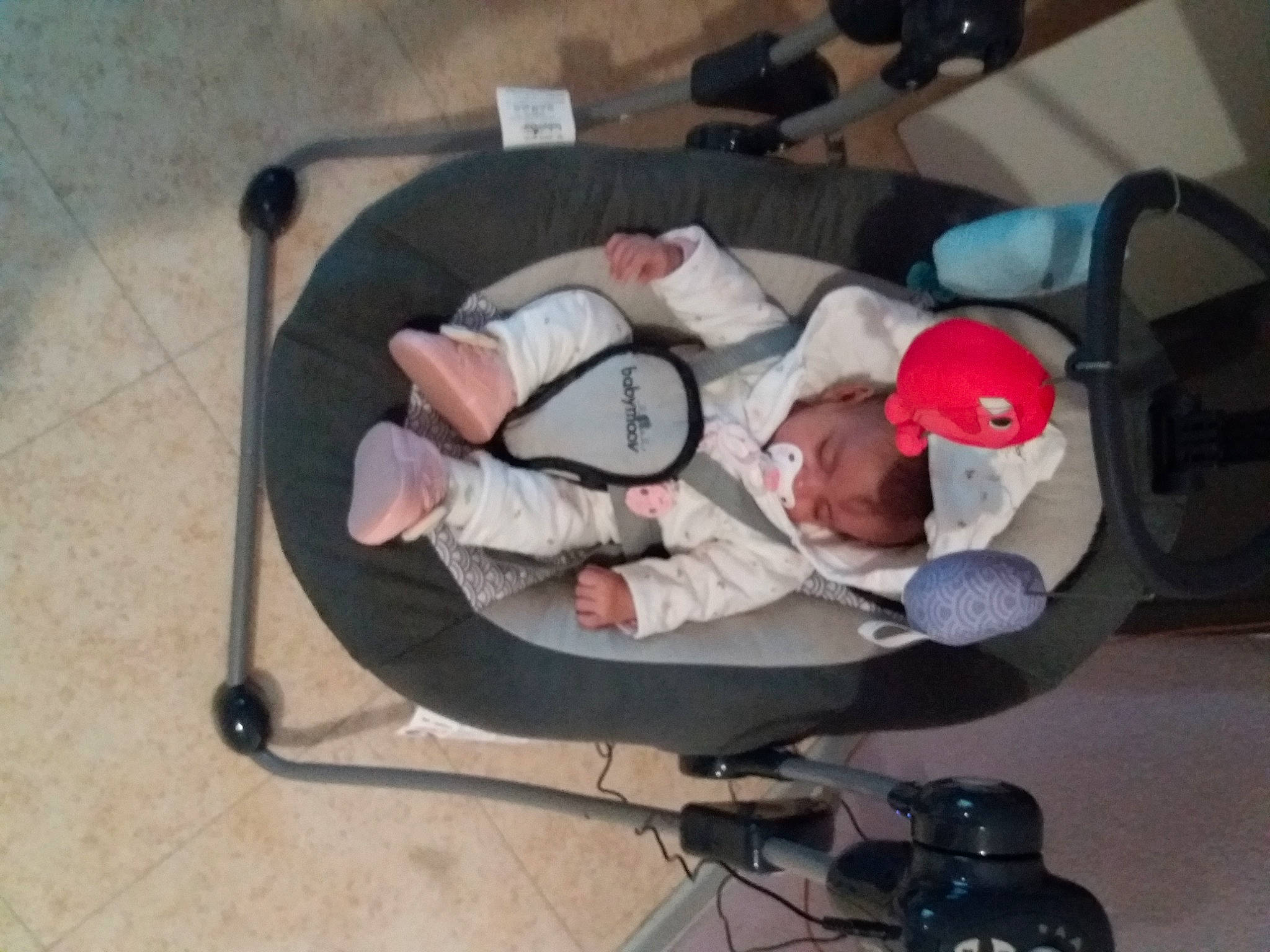 Camillia a rejoint le concours — aidez-le/la à gagner de superbes lots ! auto_part, baby, baby_carriage, baby_products, baby_safety, baby_toddler_clothing, carmine, child, comfort, person, service, sitting, toddler