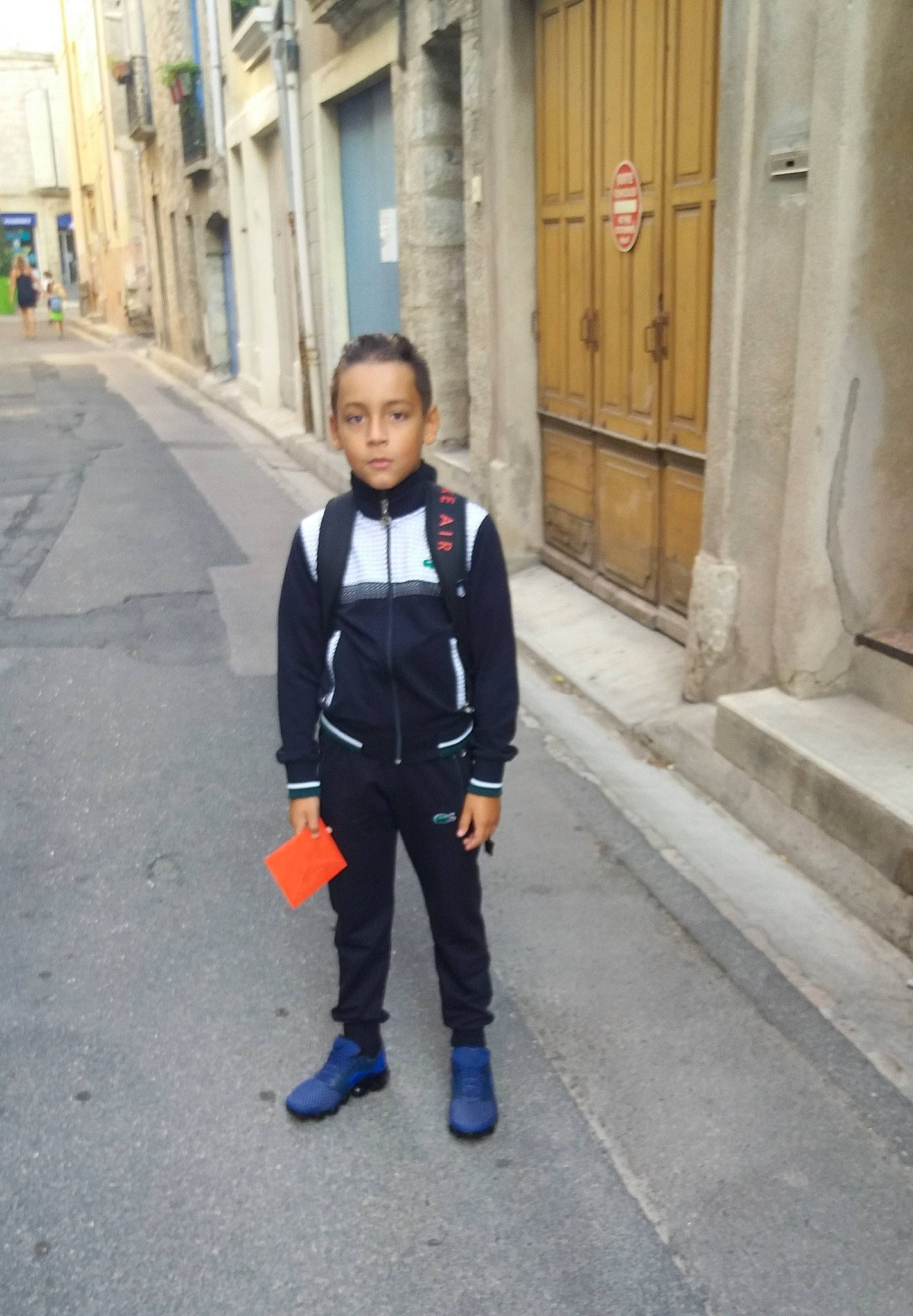 Hissane participe au concours pour gagner de l'argent avec cette photo : blazer, boy, child, denim, footwear, infrastructure, jacket, jeans, outerwear, person, recreation, road, shoe, snapshot, standing, street, suit, trousers, uniform