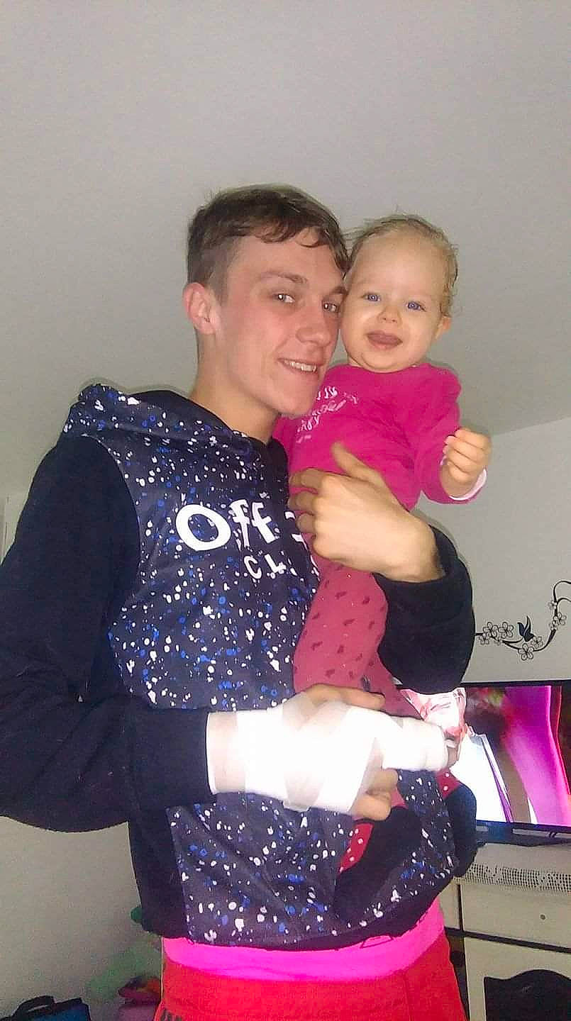 Clara participe au concours pour gagner de l'argent avec cette photo : arm, child, day, fun, girl, human_body, joy, lap, leg, people, person, pink, product, purple, shoulder, sitting, skin, smile, standing, textile