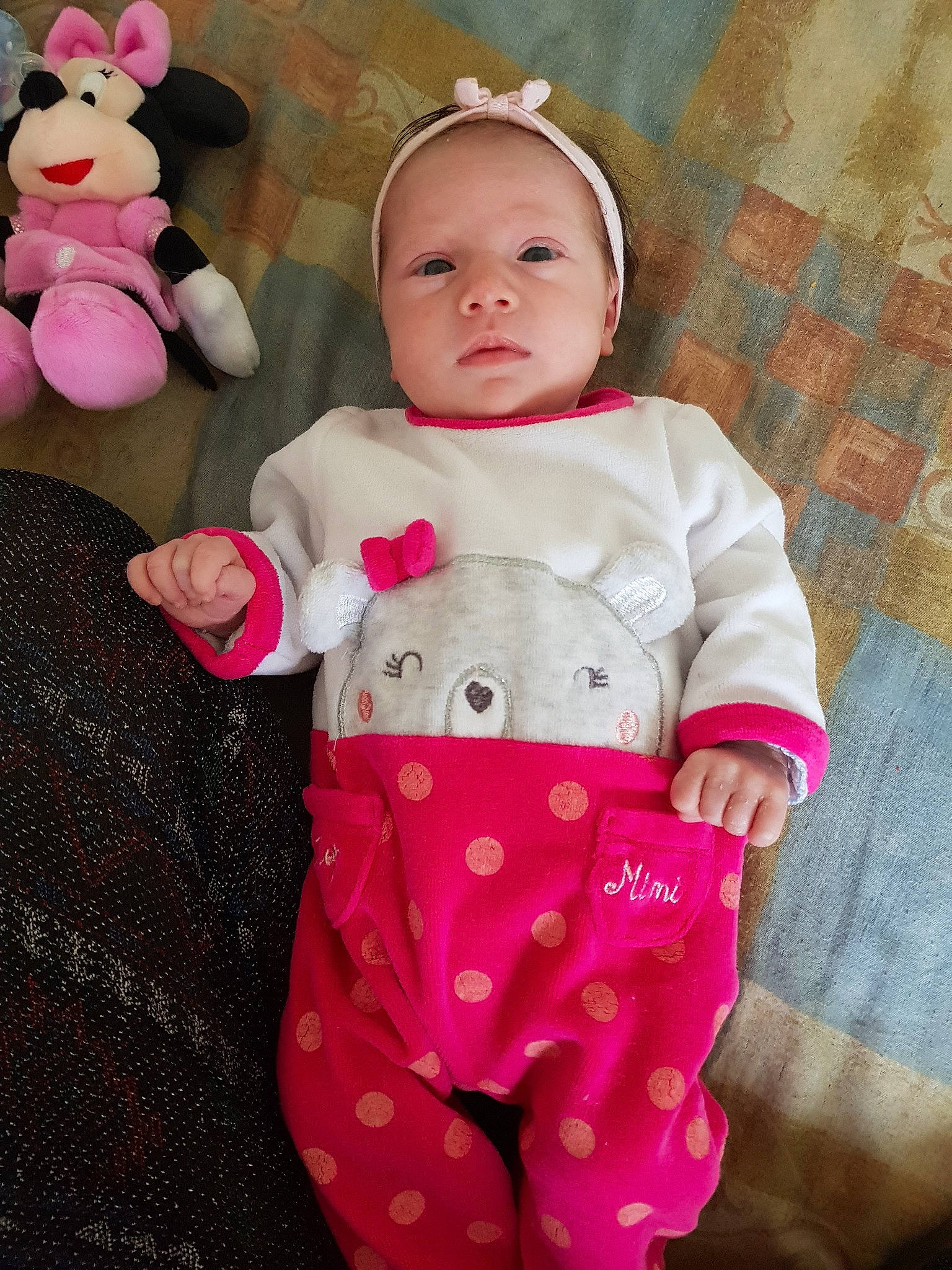 Salomé participe au concours pour gagner de l'argent avec cette photo : baby_products, cheek, child, day, design, girl, happiness, infant, iris, magenta, pattern, person, pink, product, red, skin, smile, textile, toddler