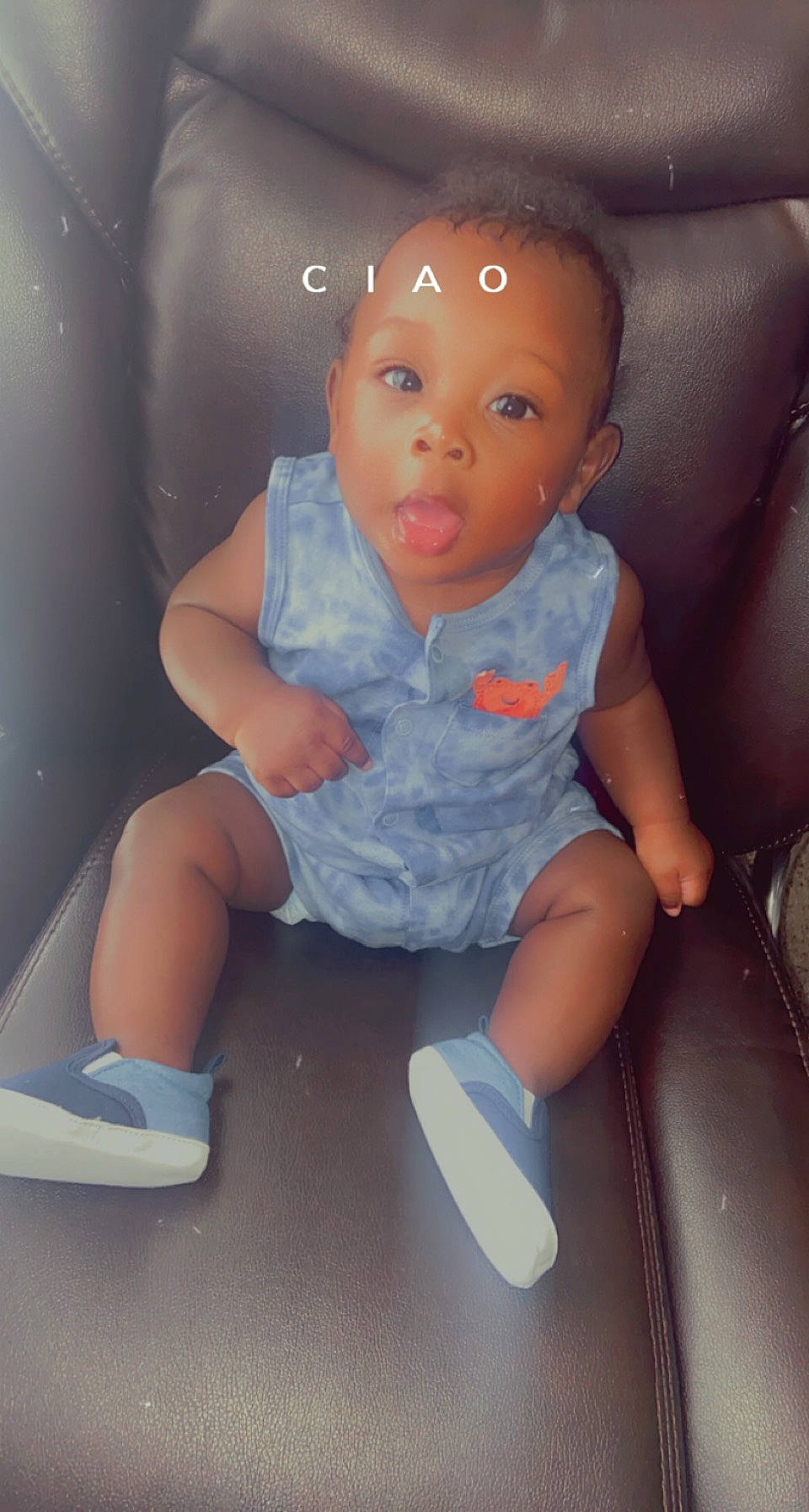 Kyiser is registered to the contest to win money with this photo: auto_part, baby_toddler_clothing, car_seat, cheek, child, comfort, family_car, finger, fun, head, human_leg, joint, knee, nose, person, shorts, sitting, surprise, thigh, thumb