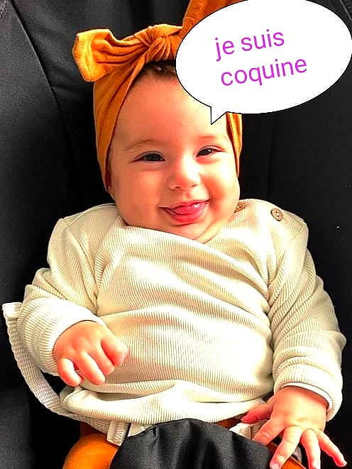 Laya participe au concours pour gagner de l'argent avec cette photo : baby, baby_products, baby_toddler_clothing, chair, cheek, child, comfort, eyelash, fashion_accessory, gesture, happy, head, headpiece, headwear, joy, person, sitting, skin, sleeve, smile