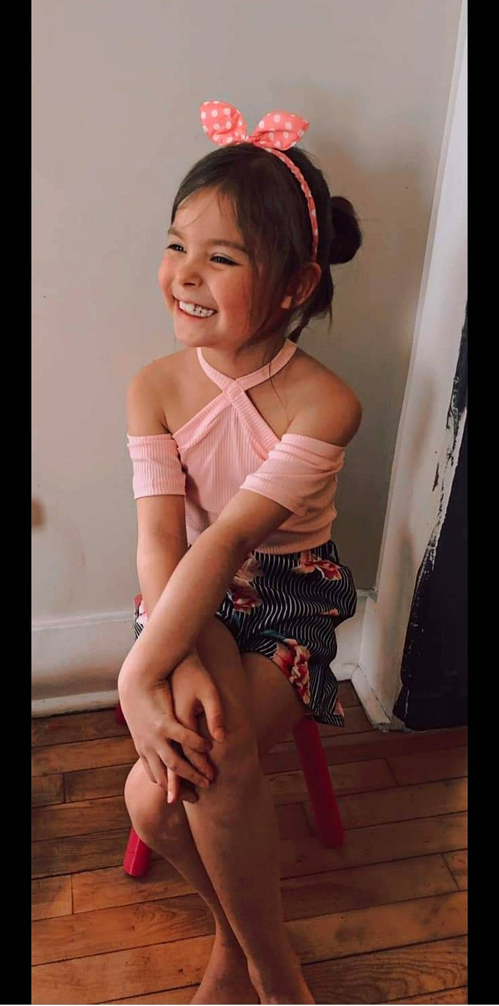 Layla is registered to the contest to win money with this photo: beauty, black_hair, elbow, face, facial_expression, fashion, flash_photography, gesture, hair, happy, human_leg, joy, knee, leg, neck, person, pink, sleeve, smile, thigh