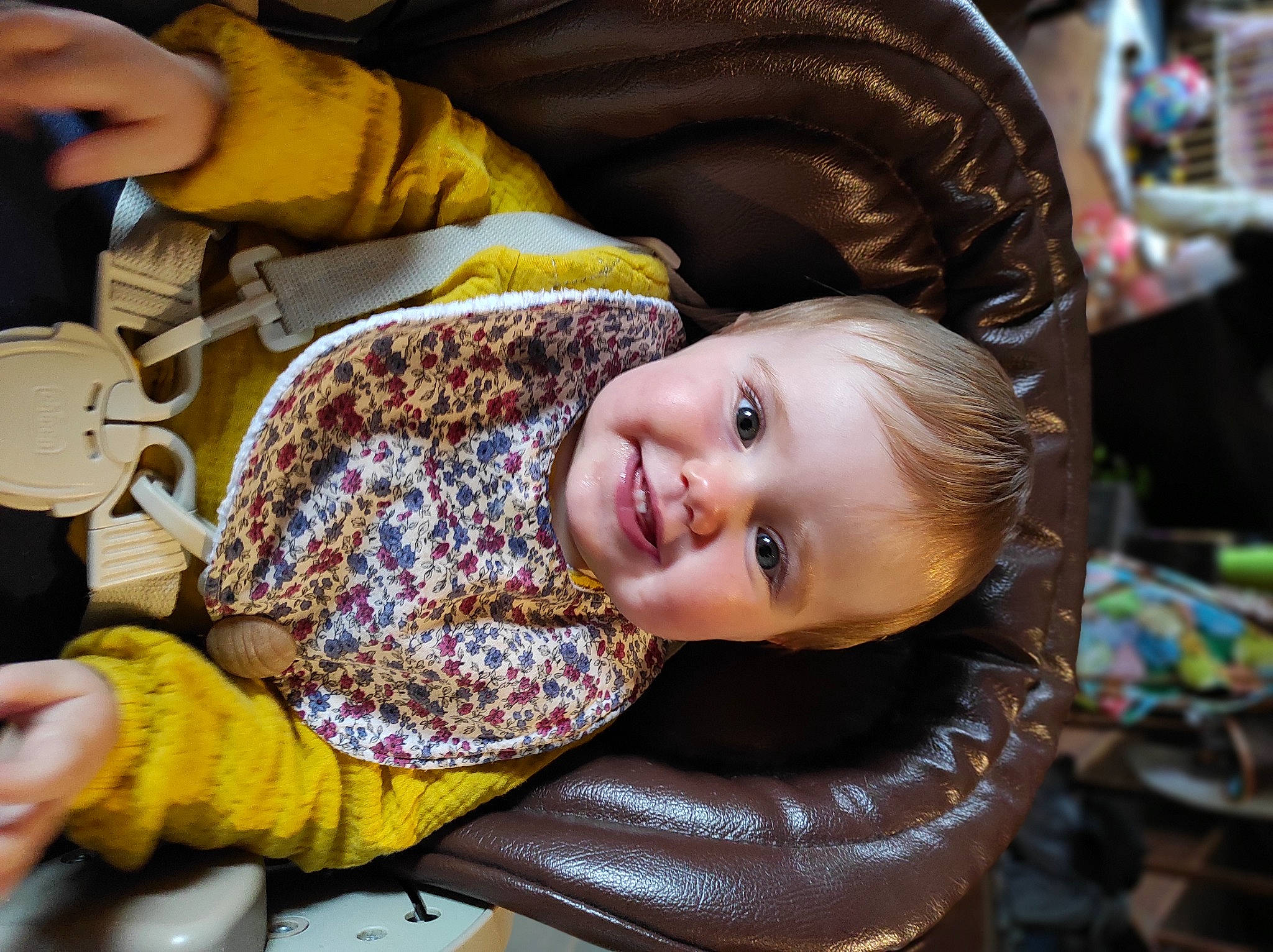 Adèle a rejoint le concours — aidez-le/la à gagner de superbes lots ! cheek, child, comfort, event, fun, hairstyle, hand, happy, joy, laugh, leisure, person, portrait_photography, room, sitting, smile, toddler, tree, vacation, wood