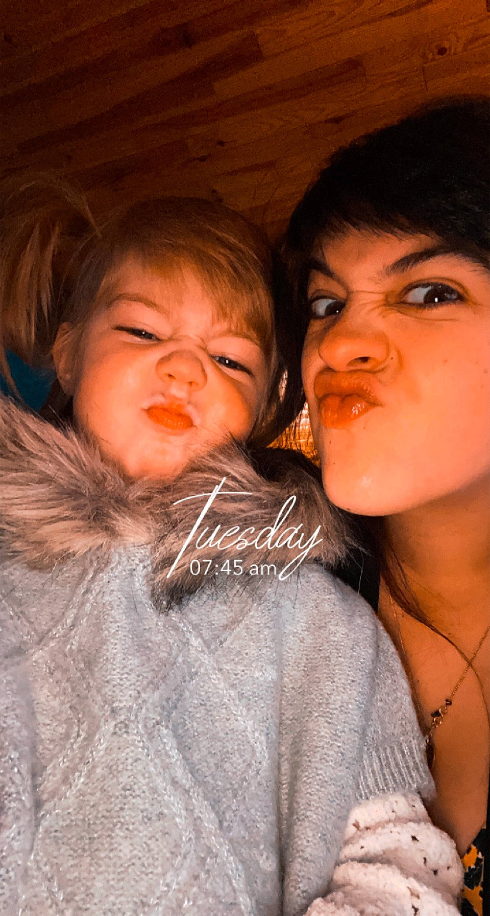 Lona a rejoint le concours — aidez-le/la à gagner de superbes lots ! cheek, chin, cool, ear, eye, eyebrow, eyelash, face, flash_photography, forehead, gesture, hair, happy, interaction, iris, lip, mouth, neck, nose, person