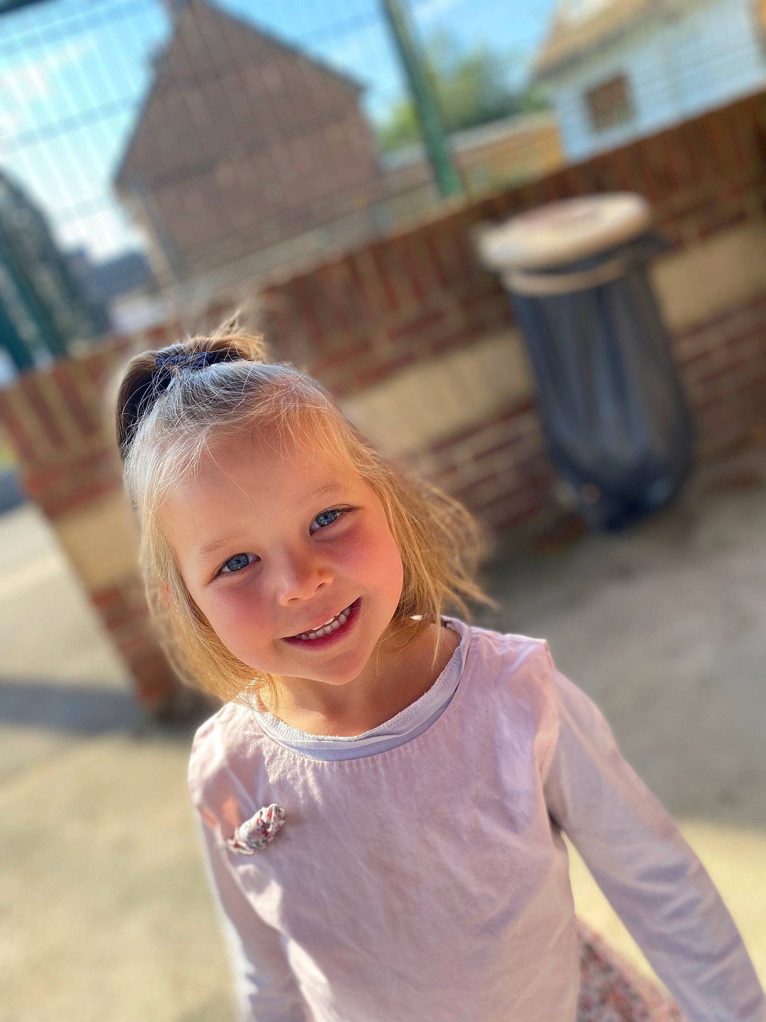 Ylianna participe au concours pour gagner de l'argent avec cette photo : child, flash_photography, fun, grass, happy, iris, joy, leisure, lip, long_hair, morning, people_in_nature, person, recreation, shoulder, skin, sky, smile, standing, sunlight