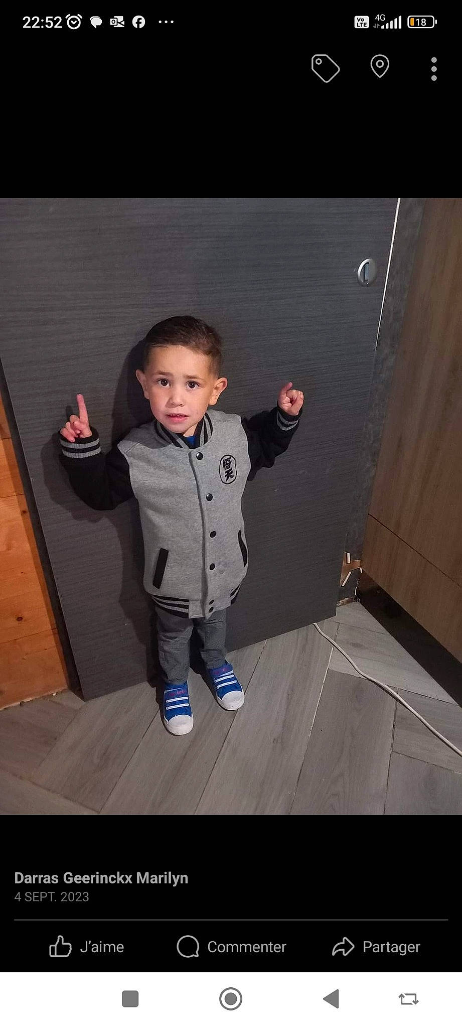 Joulianito a rejoint le concours — aidez-le/la à gagner de superbes lots ! child, door, flash_photography, flooring, fun, gesture, happy, leisure, person, room, sitting, sleeve, smile, standing, toddler, wood