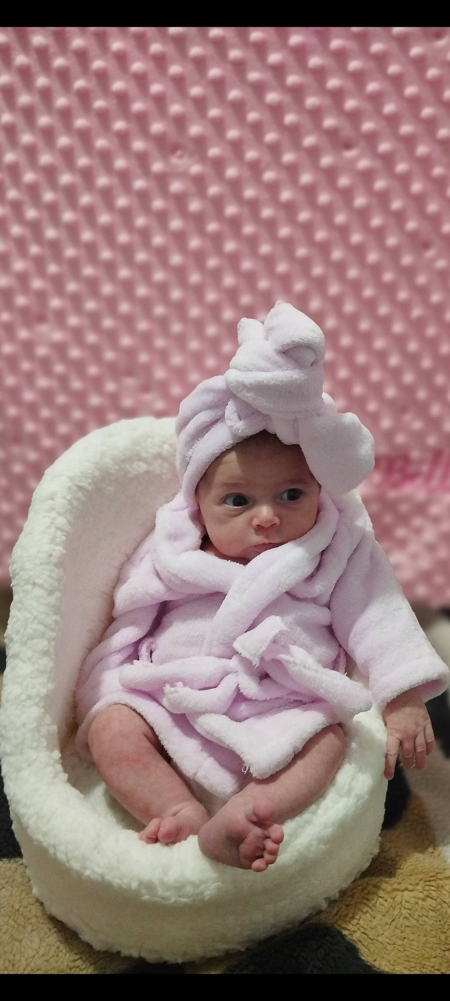 Bellissima a rejoint le concours — aidez-le/la à gagner de superbes lots ! baby, baby_products, baby_sleeping, baby_toddler_clothing, beanie, cap, cheek, child, comfort, event, fur, happy, headgear, headwear, linens, magenta, person, pink, room, sitting